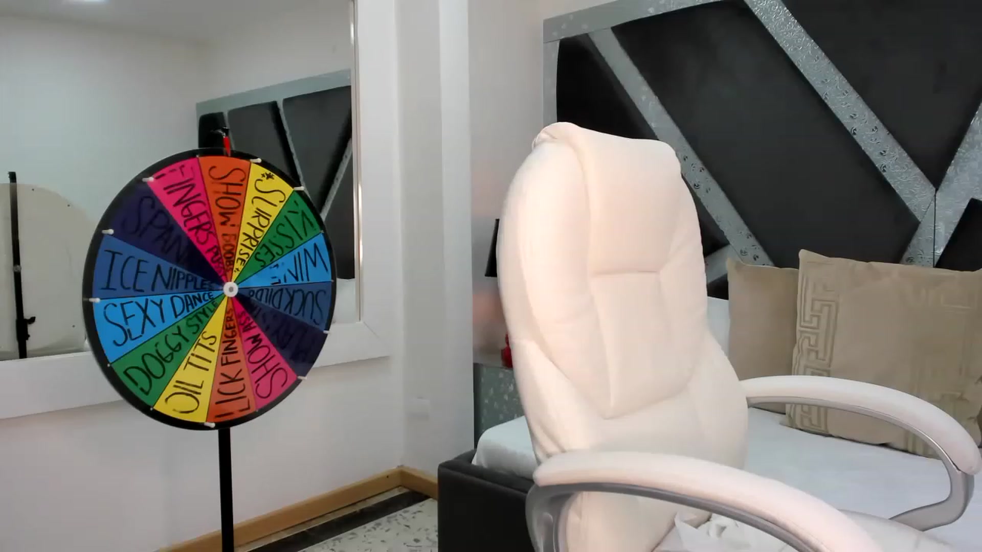 Gallery image thumbnail from BrendaBuiles's myfreecams stream on, 12/30/2022, 24:02 image 3 of 20
