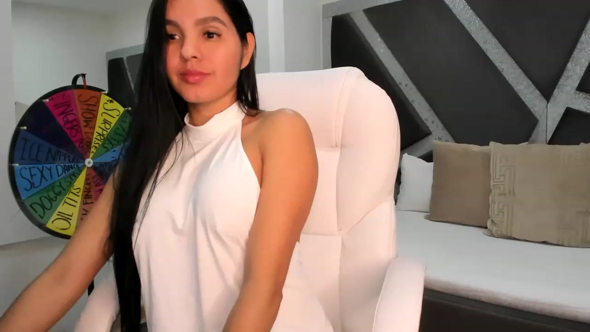 Gallery image thumbnail from BrendaBuiles's myfreecams stream on, 01/21/2023, 01:46 image 2 of 20