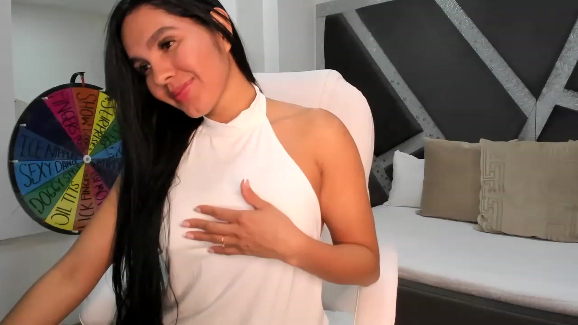 Gallery image thumbnail from BrendaBuiles's myfreecams stream on, 01/21/2023, 01:46 image 6 of 20