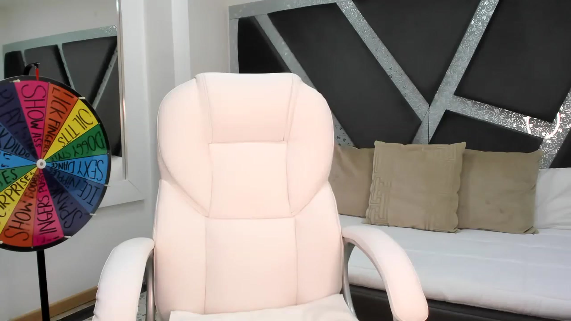 Gallery image thumbnail from BrendaBuiles's myfreecams stream on, 02/03/2023, 24:06 image 4 of 20