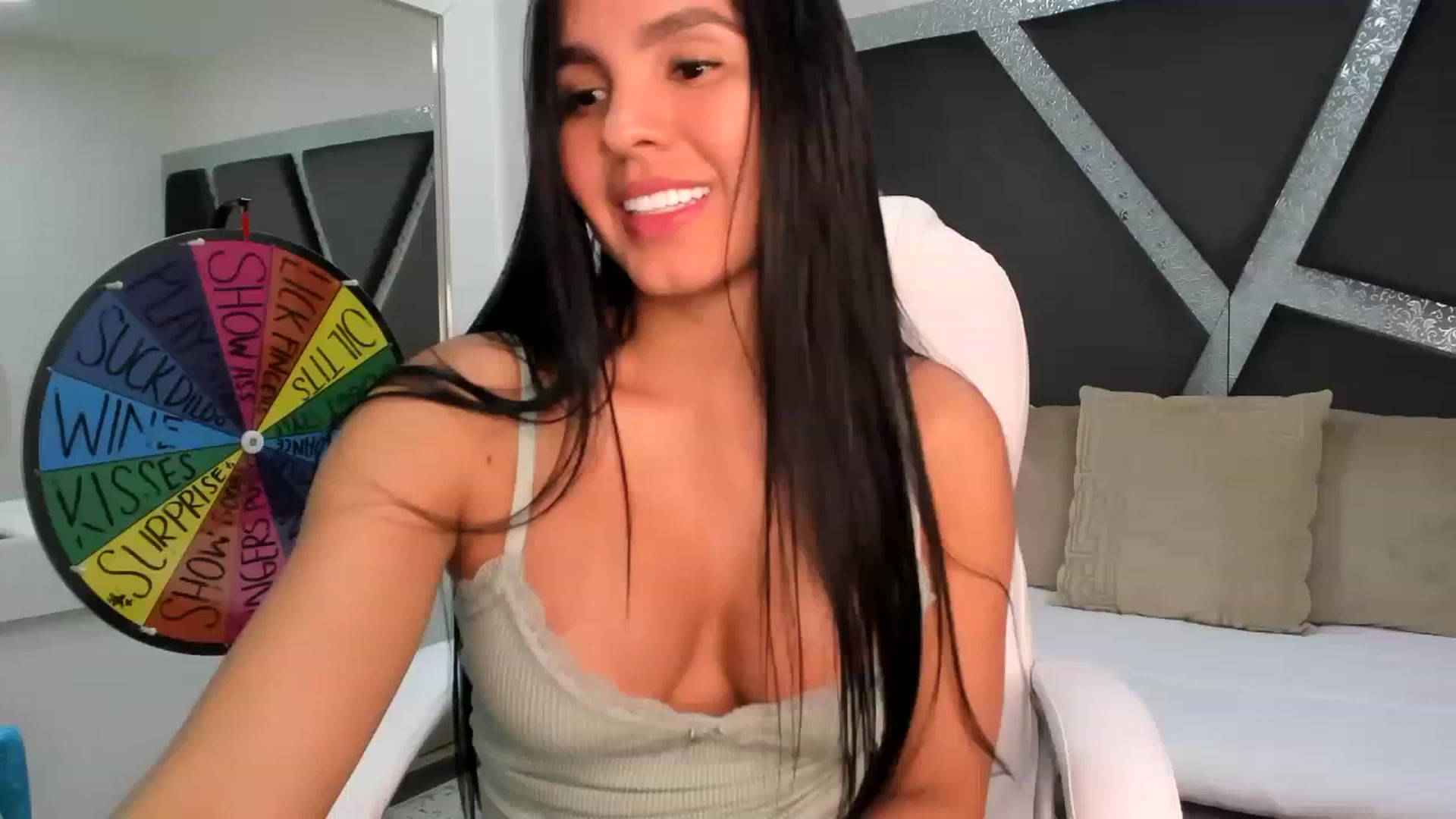 Gallery image thumbnail from BrendaBuiles's myfreecams stream on, 02/03/2023, 24:25 image 8 of 20