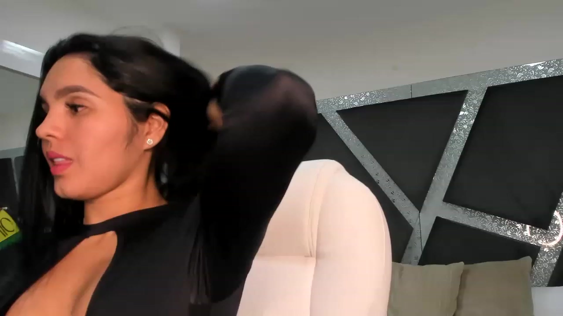 Gallery image thumbnail from BrendaBuiles's myfreecams stream on, 02/03/2023, 23:20 image 1 of 20