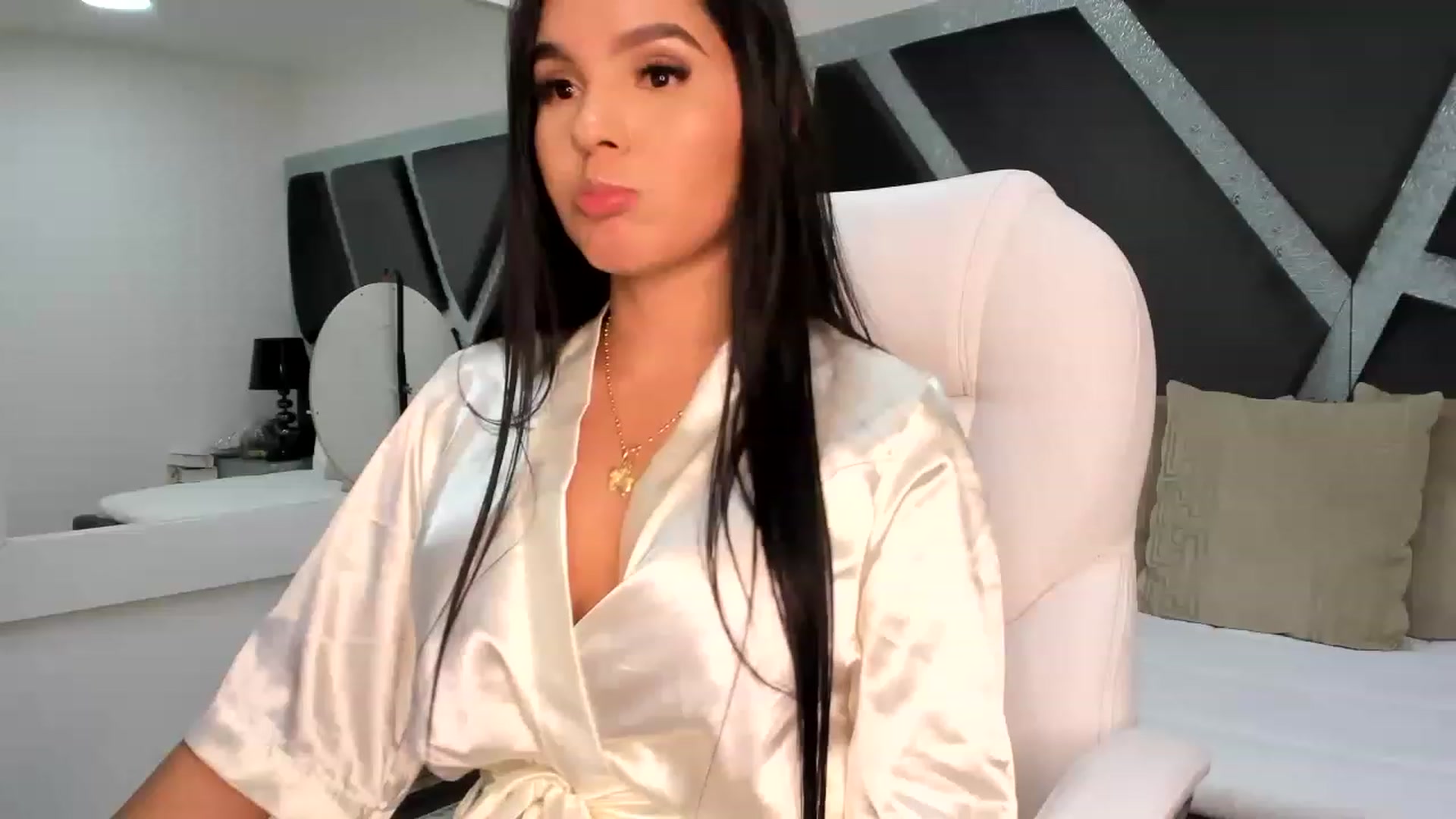 Gallery image thumbnail from BrendaBuiles's myfreecams stream on, 02/07/2023, 04:18 image 1 of 20