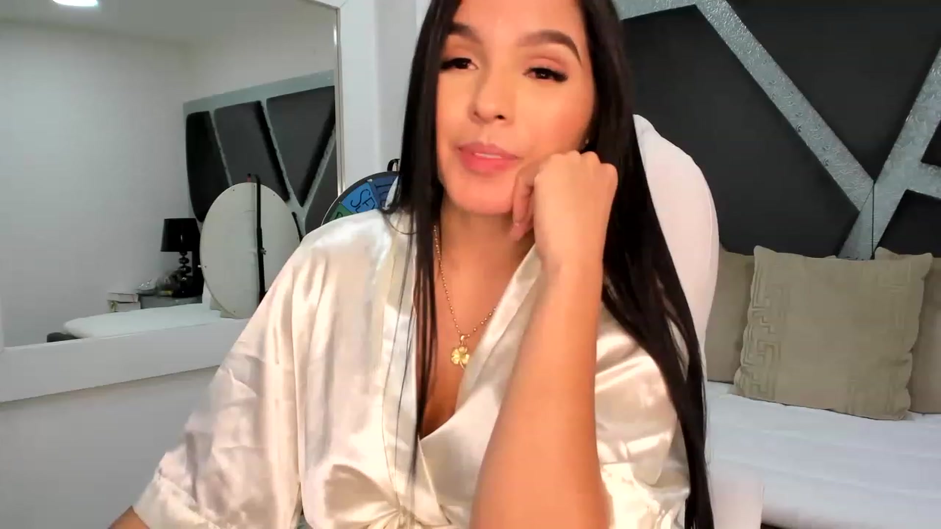 Gallery image thumbnail from BrendaBuiles's myfreecams stream on, 02/07/2023, 04:18 image 15 of 20