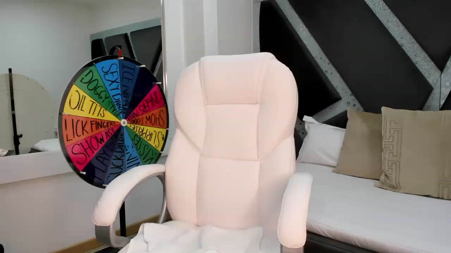 Gallery image thumbnail from BrendaBuiles's myfreecams stream on, 02/08/2023, 03:15 image 5 of 20