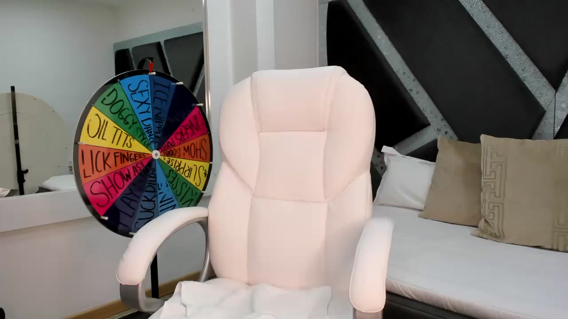Gallery image thumbnail from BrendaBuiles's myfreecams stream on, 02/08/2023, 03:15 image 7 of 20