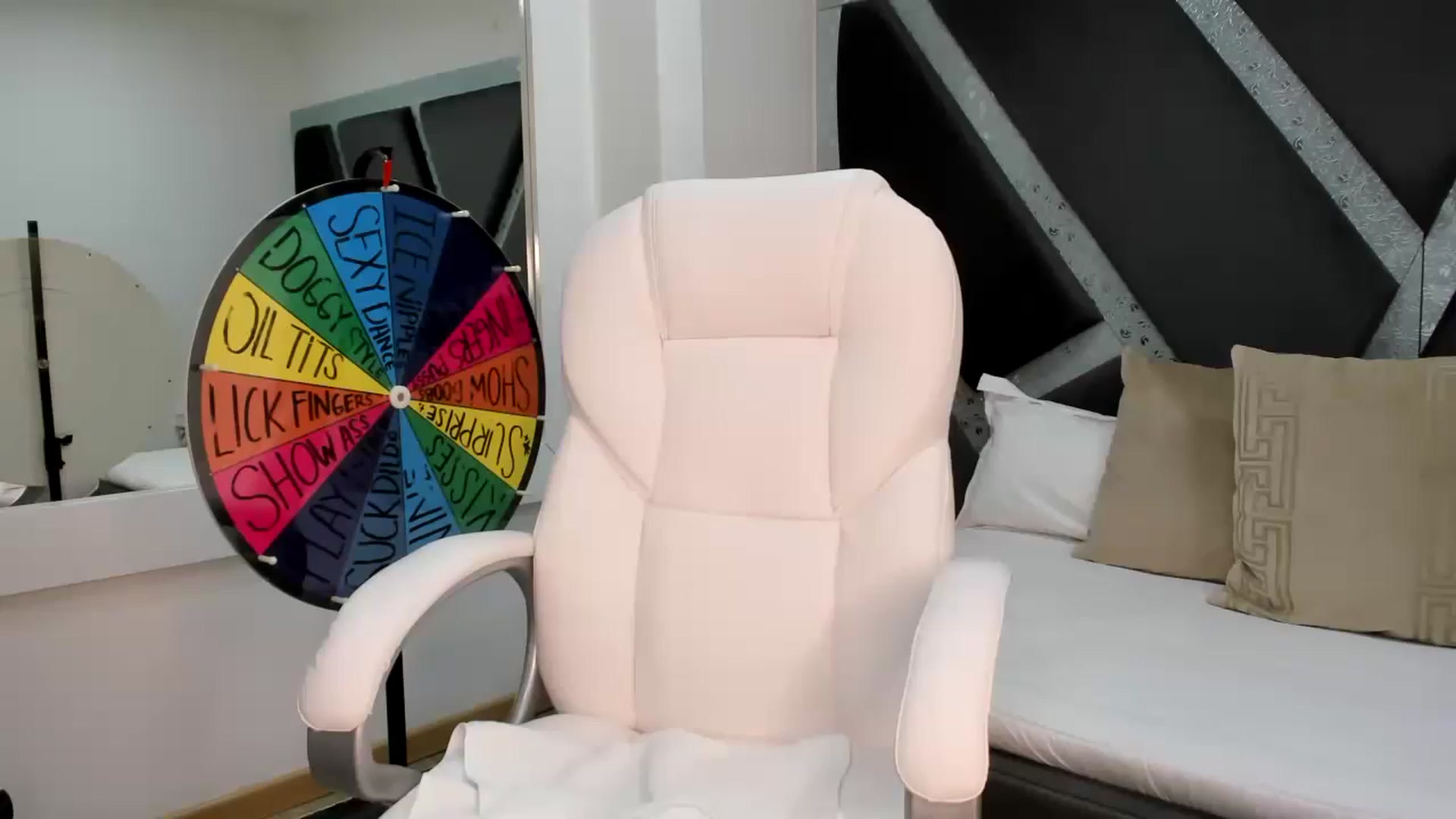 Gallery image thumbnail from BrendaBuiles's myfreecams stream on, 02/08/2023, 03:15 image 8 of 20