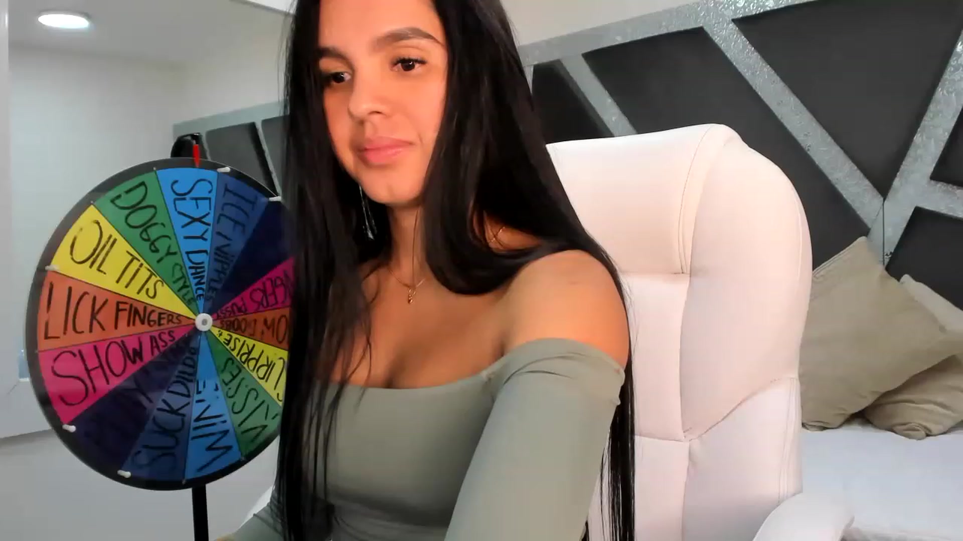 Gallery image thumbnail from BrendaBuiles's myfreecams stream on, 03/04/2023, 02:06 image 12 of 20