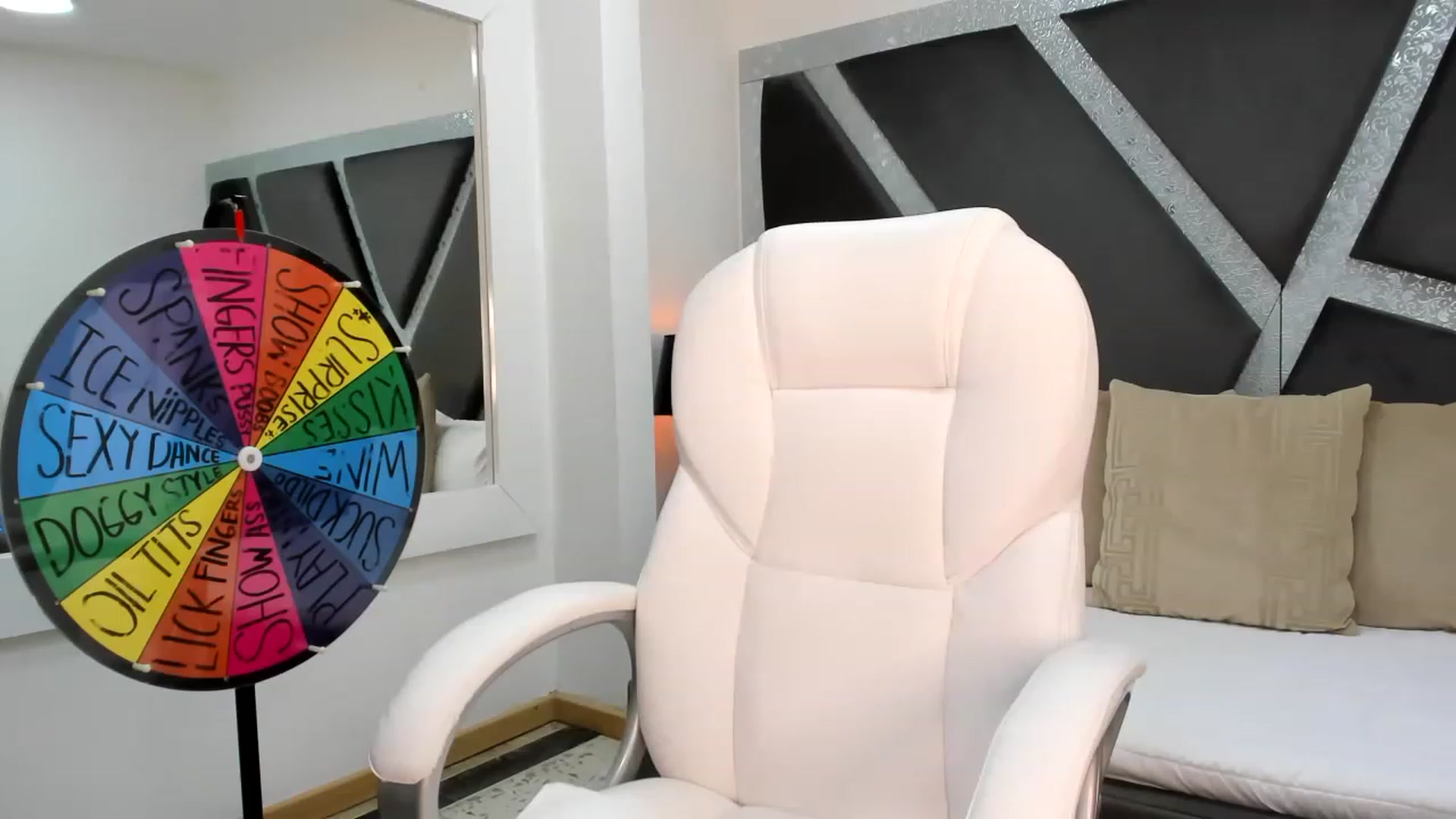 Gallery image thumbnail from BrendaBuiles's myfreecams stream on, 03/07/2023, 01:44 image 13 of 20