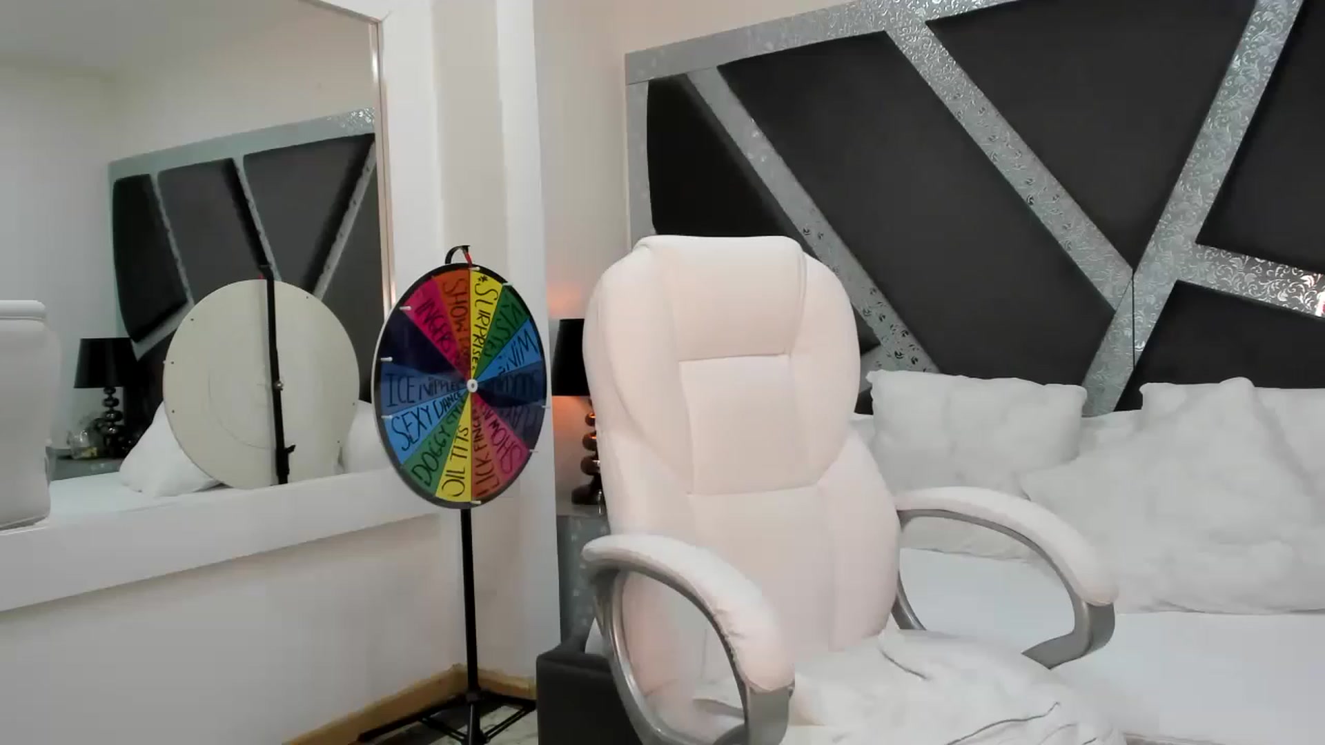 Gallery image thumbnail from BrendaBuiles's myfreecams stream on, 03/13/2023, 23:56 image 14 of 20