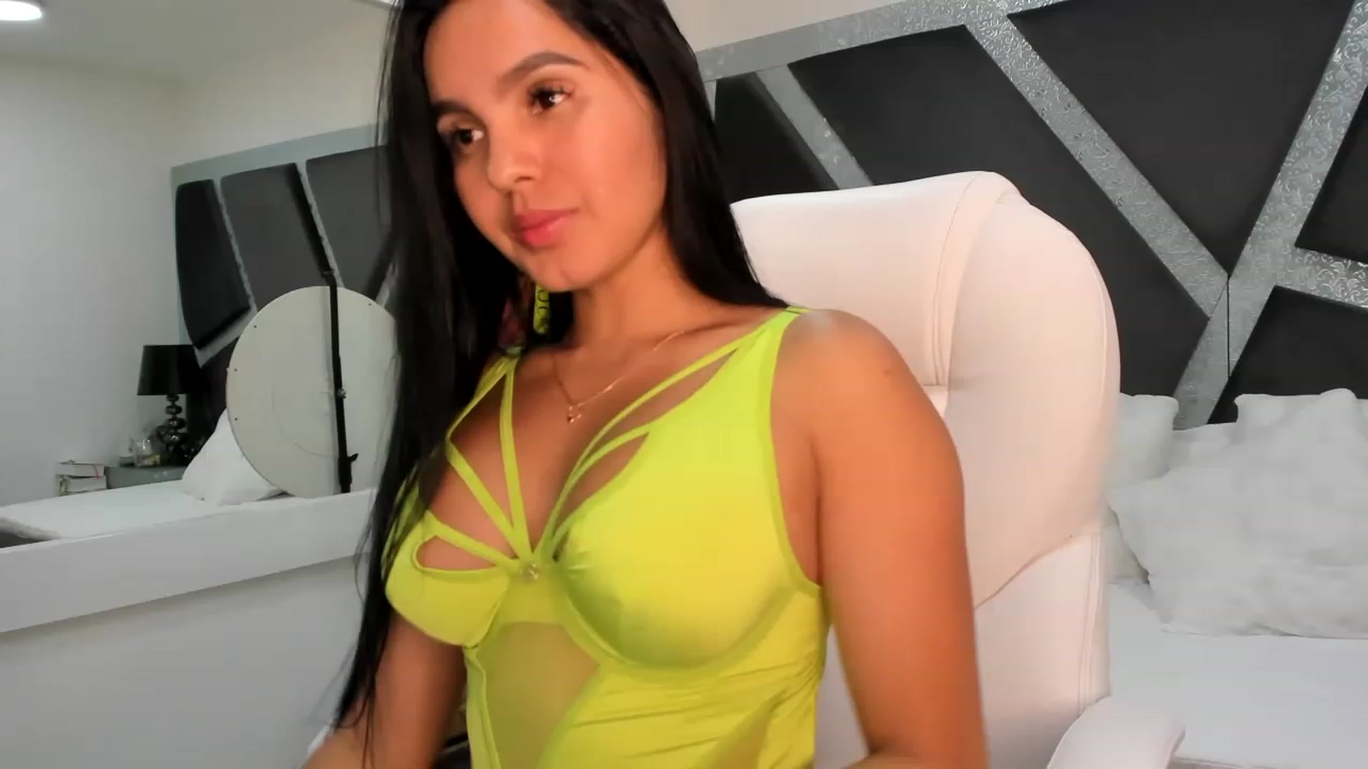 Gallery image thumbnail from BrendaBuiles's myfreecams stream on, 03/14/2023, 24:59 image 11 of 20