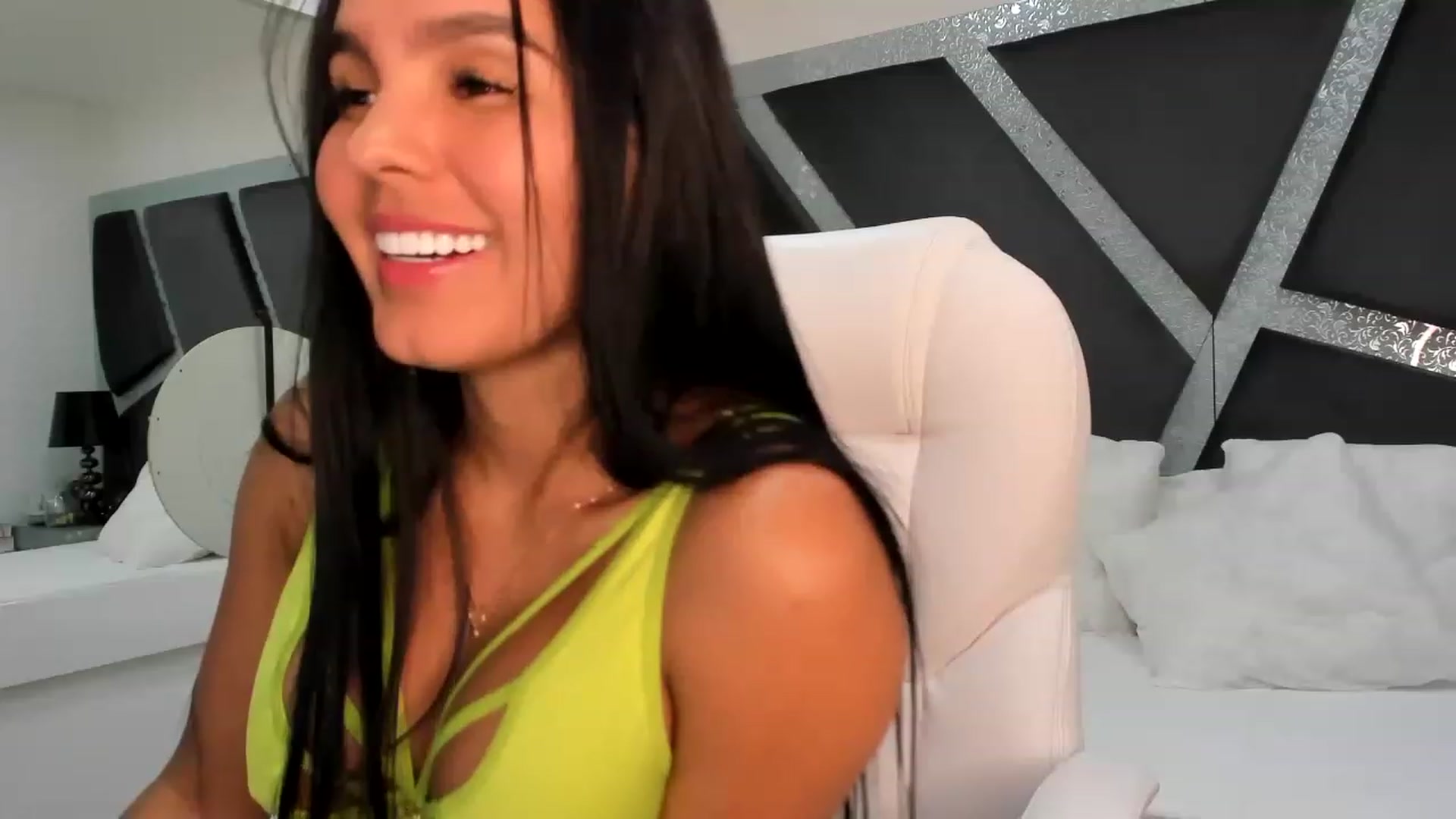 Gallery image thumbnail from BrendaBuiles's myfreecams stream on, 03/14/2023, 24:59 image 6 of 20