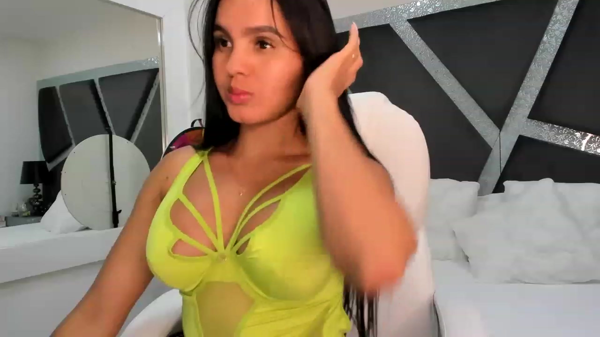 Gallery image thumbnail from BrendaBuiles's myfreecams stream on, 03/14/2023, 24:59 image 2 of 20