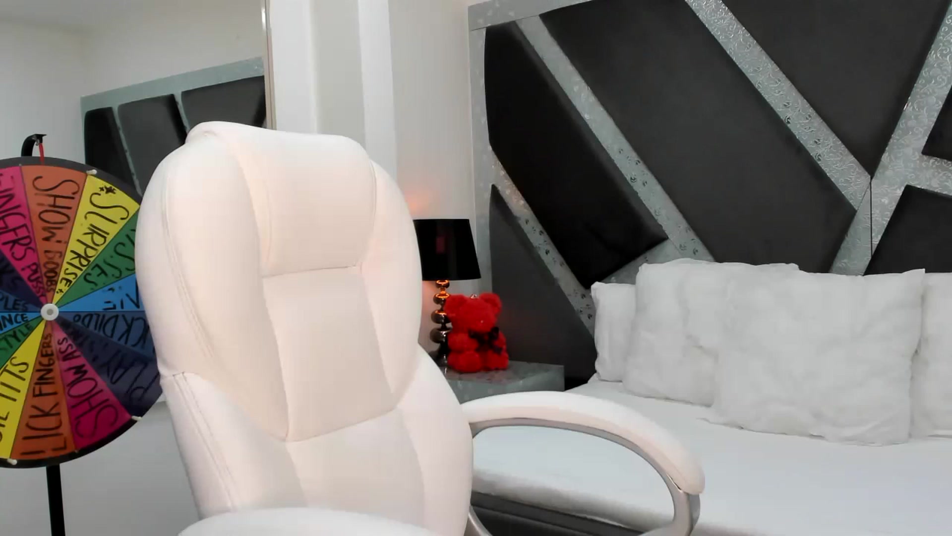 Gallery image thumbnail from BrendaBuiles's myfreecams stream on, 03/15/2023, 24:33 image 5 of 20
