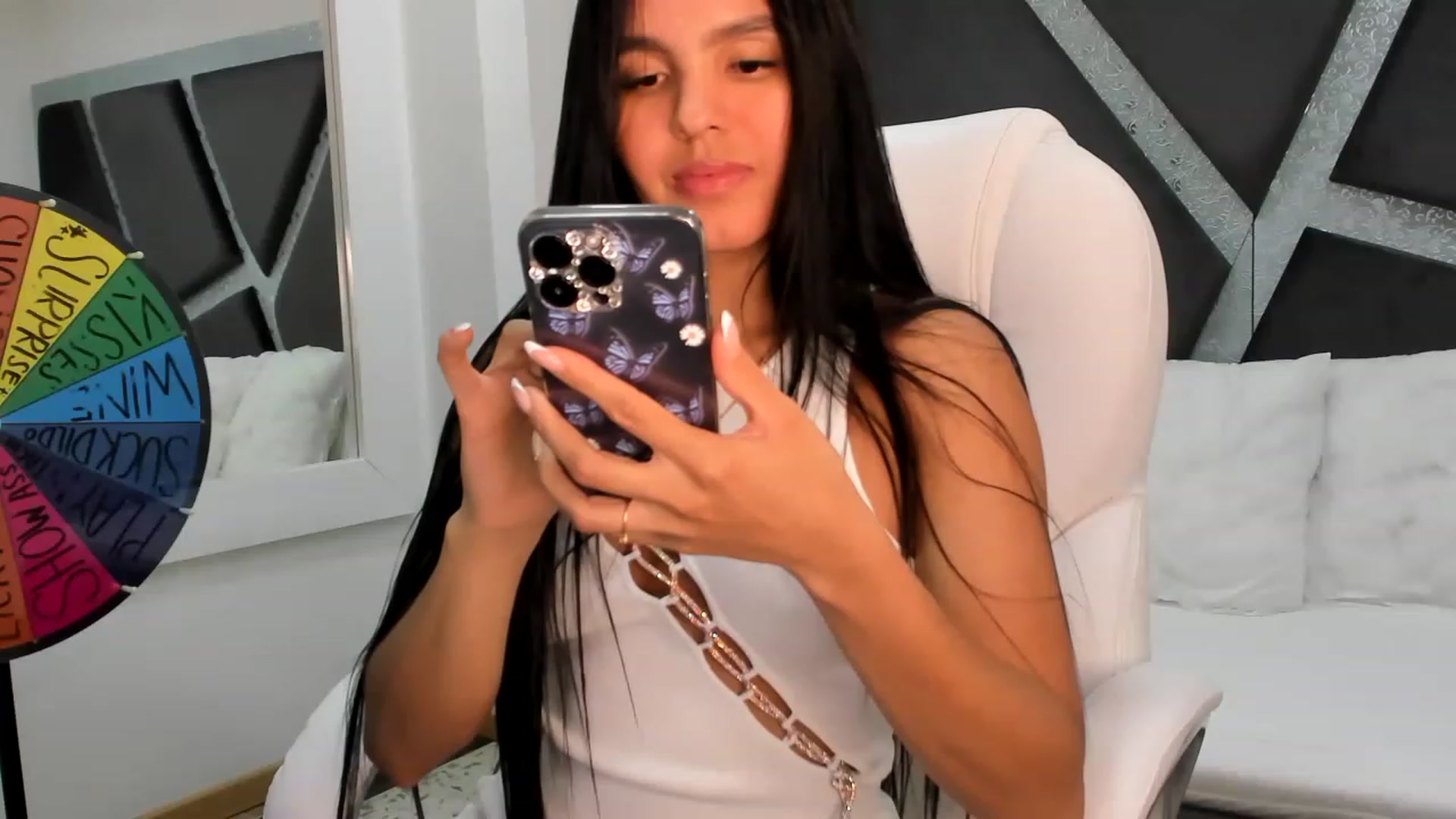 Gallery image thumbnail from BrendaBuiles's myfreecams stream on, 03/15/2023, 24:33 image 17 of 20