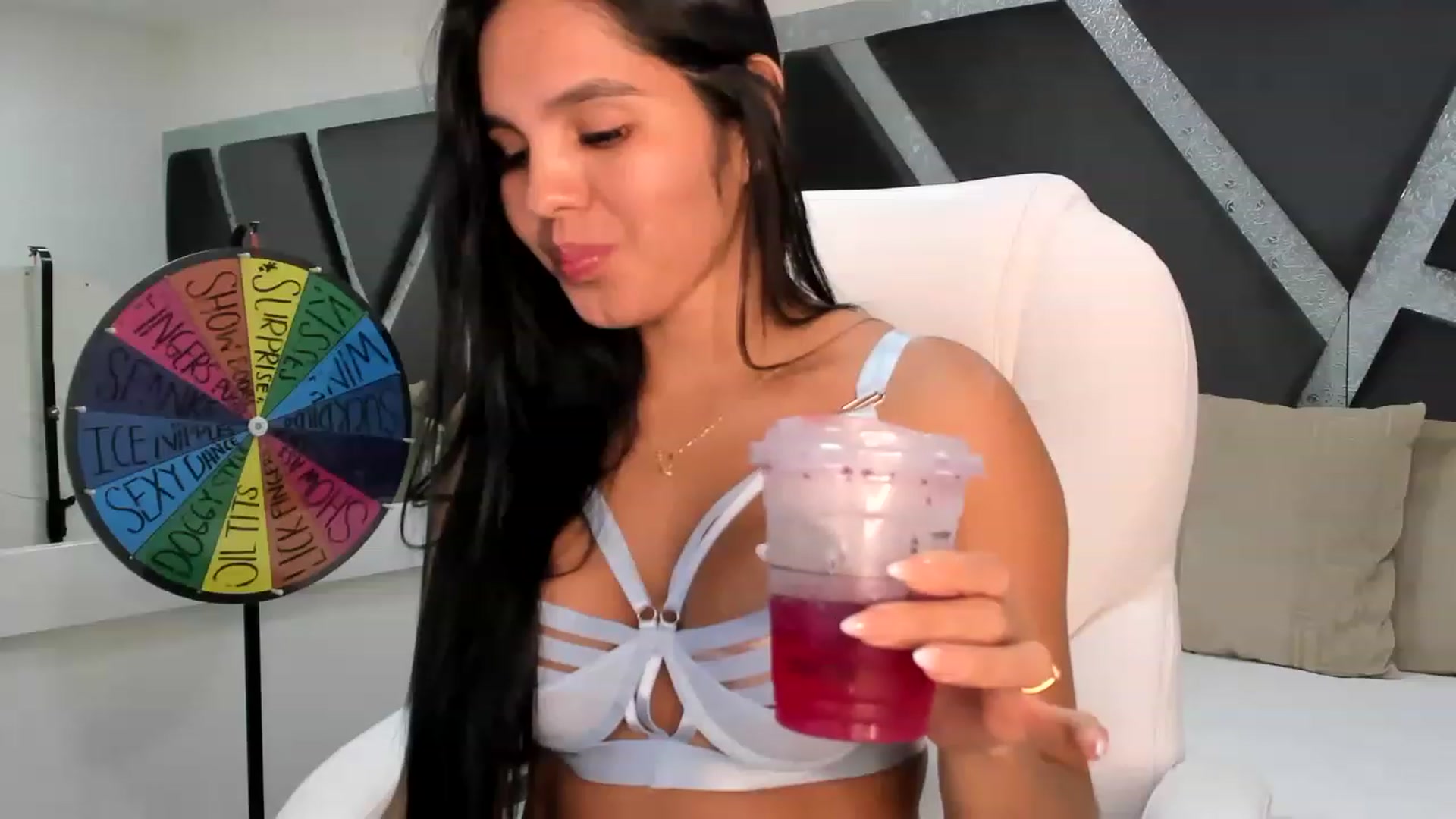 Gallery image thumbnail from BrendaBuiles's myfreecams stream on, 03/31/2023, 21:45 image 7 of 20