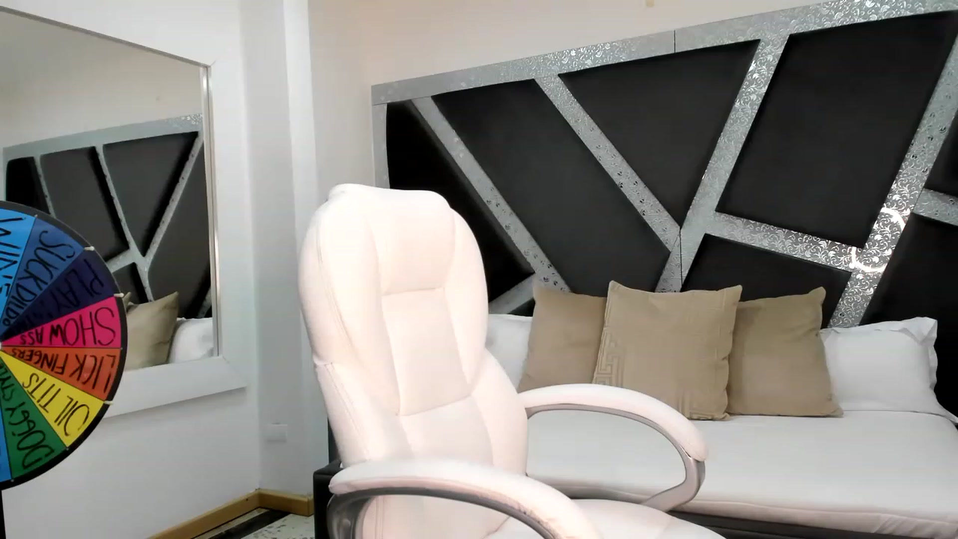 Gallery image thumbnail from BrendaBuiles's myfreecams stream on, 04/15/2023, 02:23 image 12 of 20