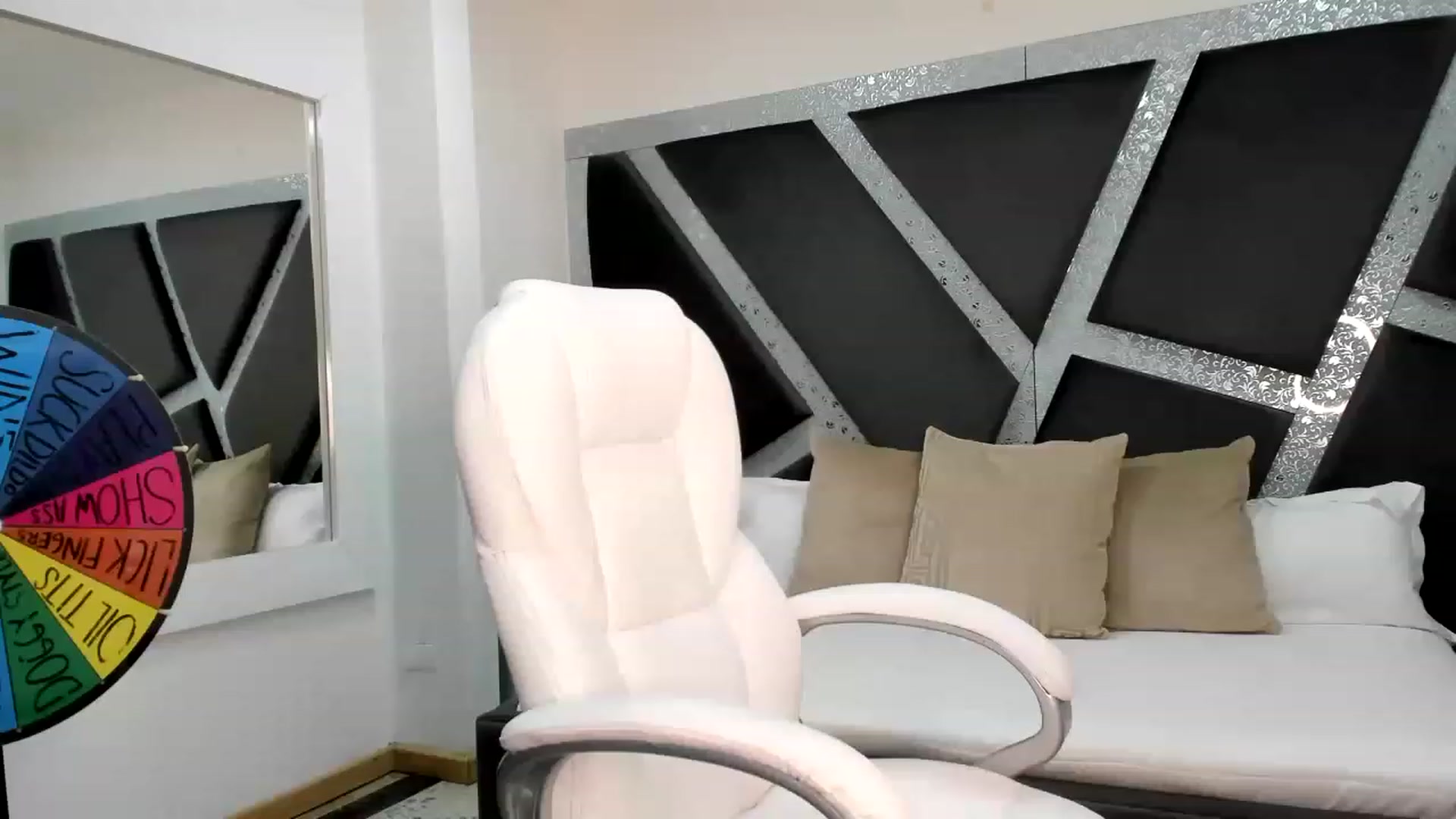 Gallery image thumbnail from BrendaBuiles's myfreecams stream on, 04/15/2023, 02:23 image 14 of 20
