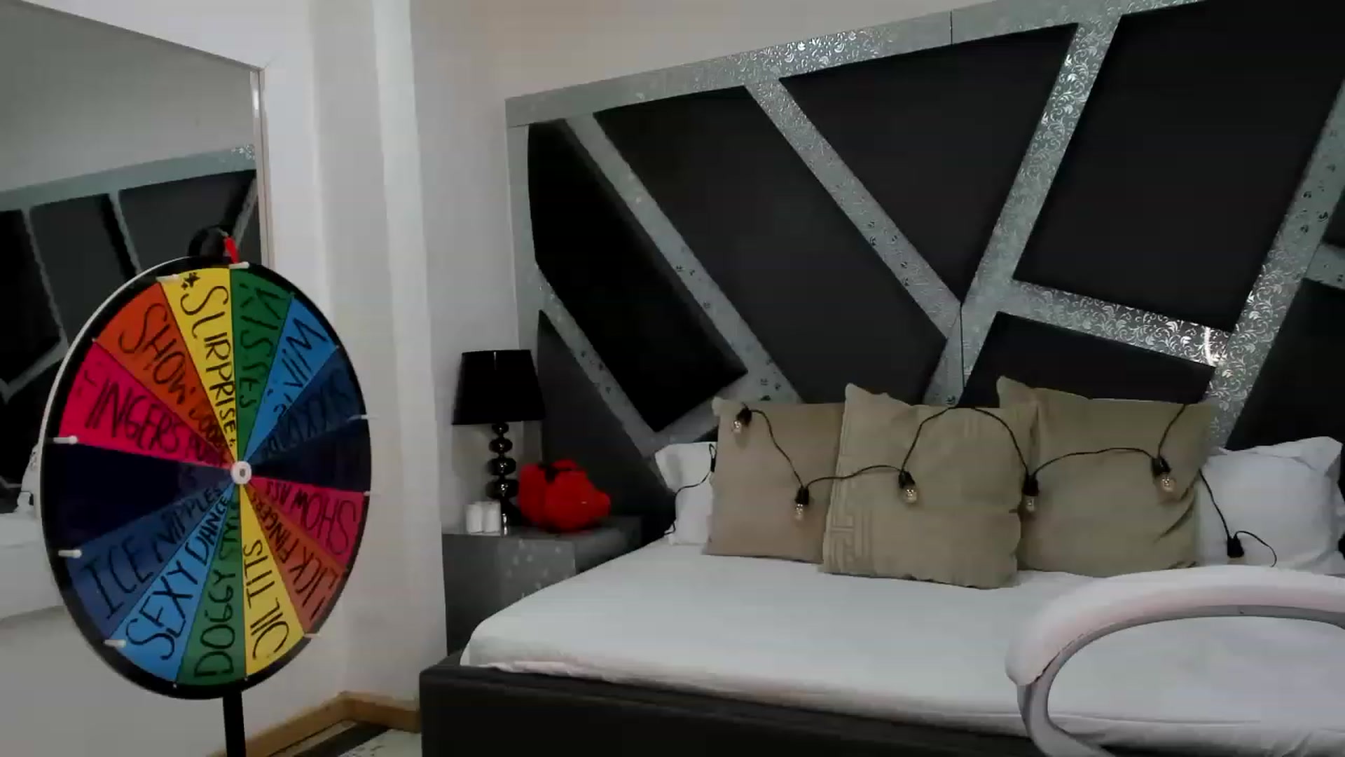 Gallery image thumbnail from BrendaBuiles's myfreecams stream on, 04/21/2023, 01:17 image 17 of 20