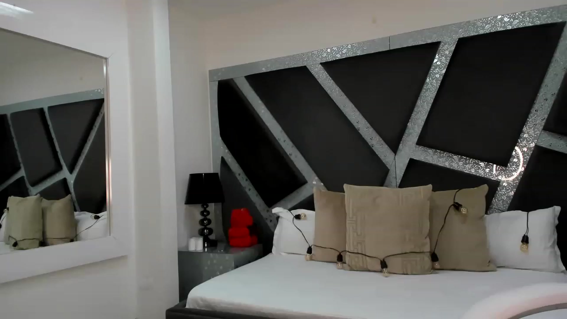 Gallery image thumbnail from BrendaBuiles's myfreecams stream on, 04/25/2023, 01:25 image 2 of 20