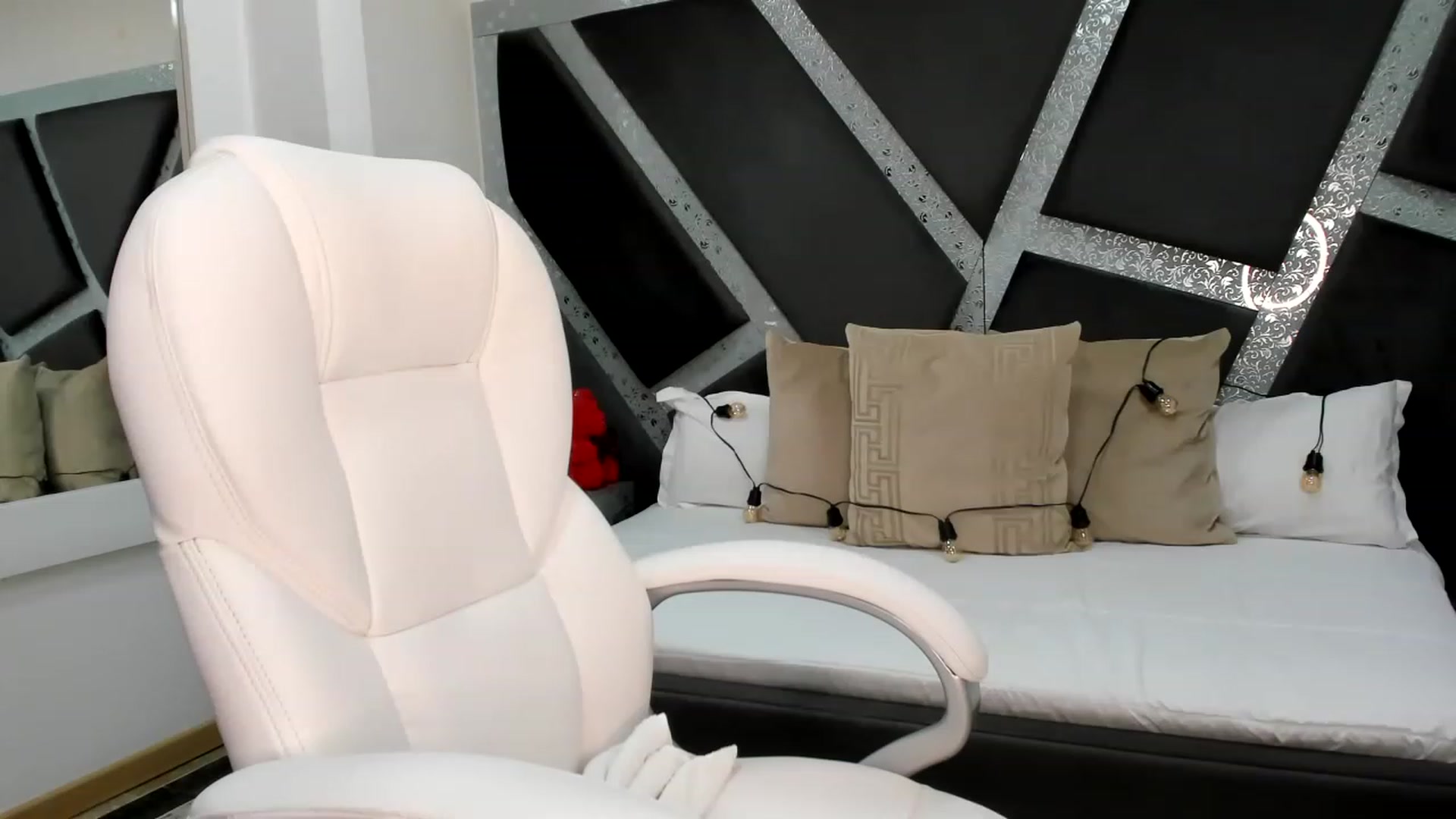 Gallery image thumbnail from BrendaBuiles's myfreecams stream on, 04/26/2023, 24:02 image 11 of 20