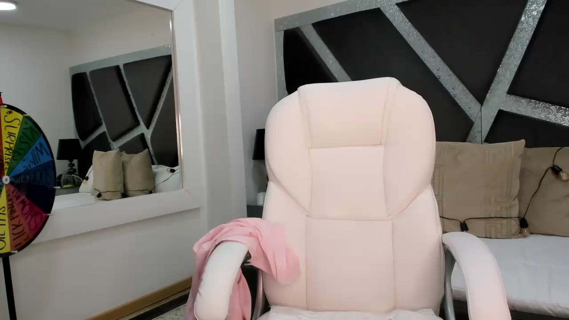 Gallery image thumbnail from BrendaBuiles's myfreecams stream on, 04/26/2023, 24:58 image 2 of 20