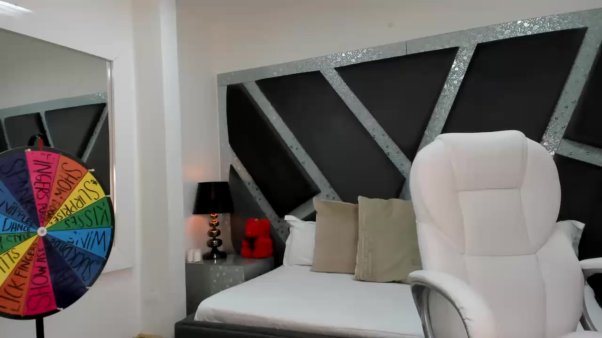 Gallery image thumbnail from BrendaBuiles's myfreecams stream on, 05/03/2023, 24:03 image 1 of 20