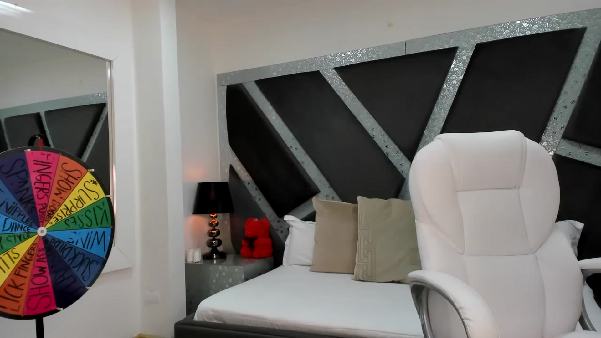 Gallery image thumbnail from BrendaBuiles's myfreecams stream on, 05/03/2023, 24:03 image 2 of 20