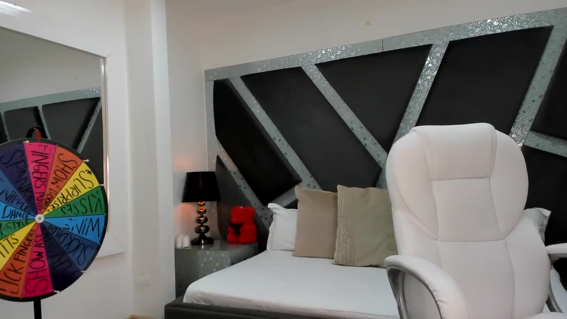 Gallery image thumbnail from BrendaBuiles's myfreecams stream on, 05/03/2023, 24:03 image 3 of 20