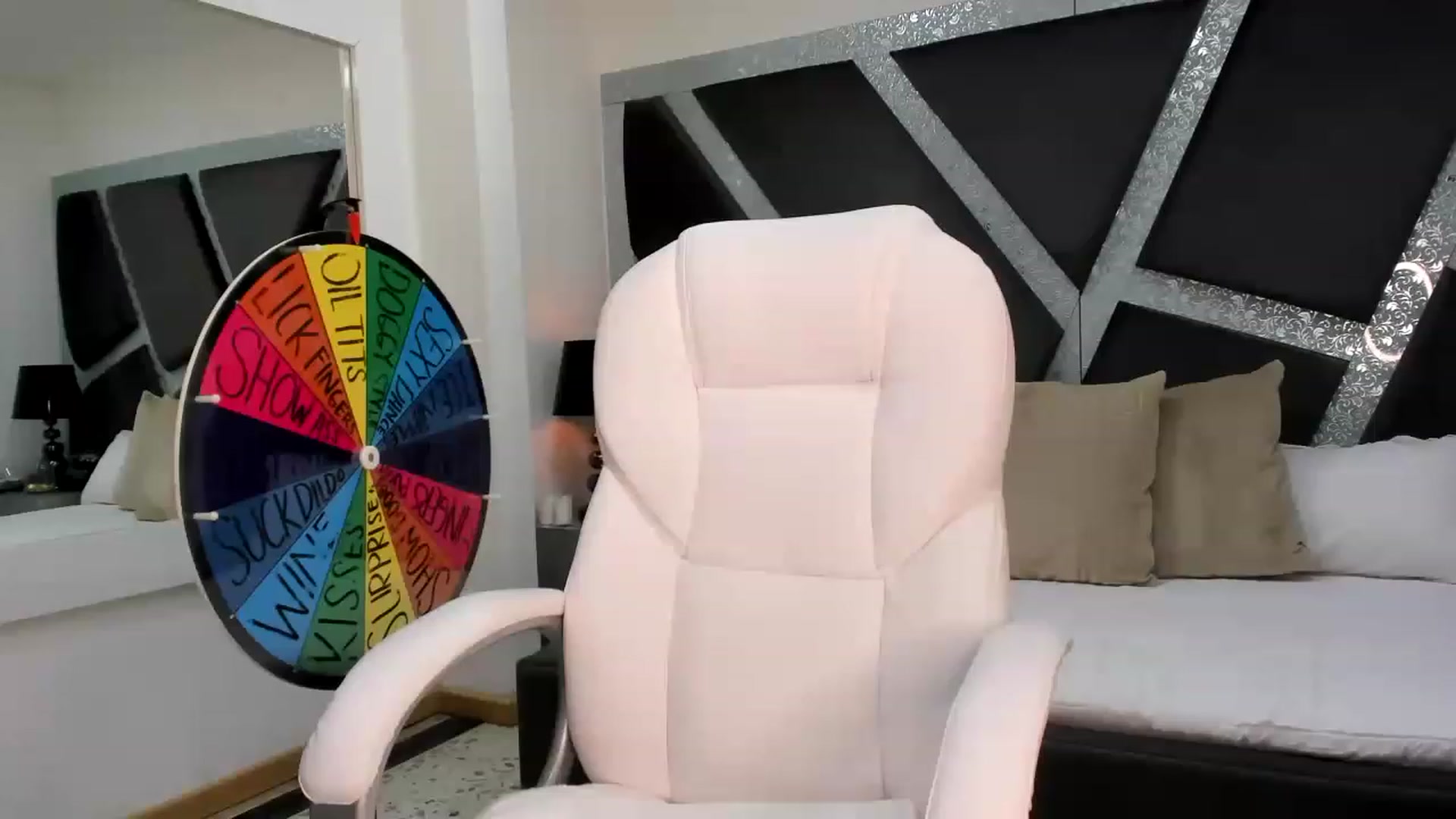 Gallery image thumbnail from BrendaBuiles's myfreecams stream on, 05/03/2023, 22:04 image 11 of 20