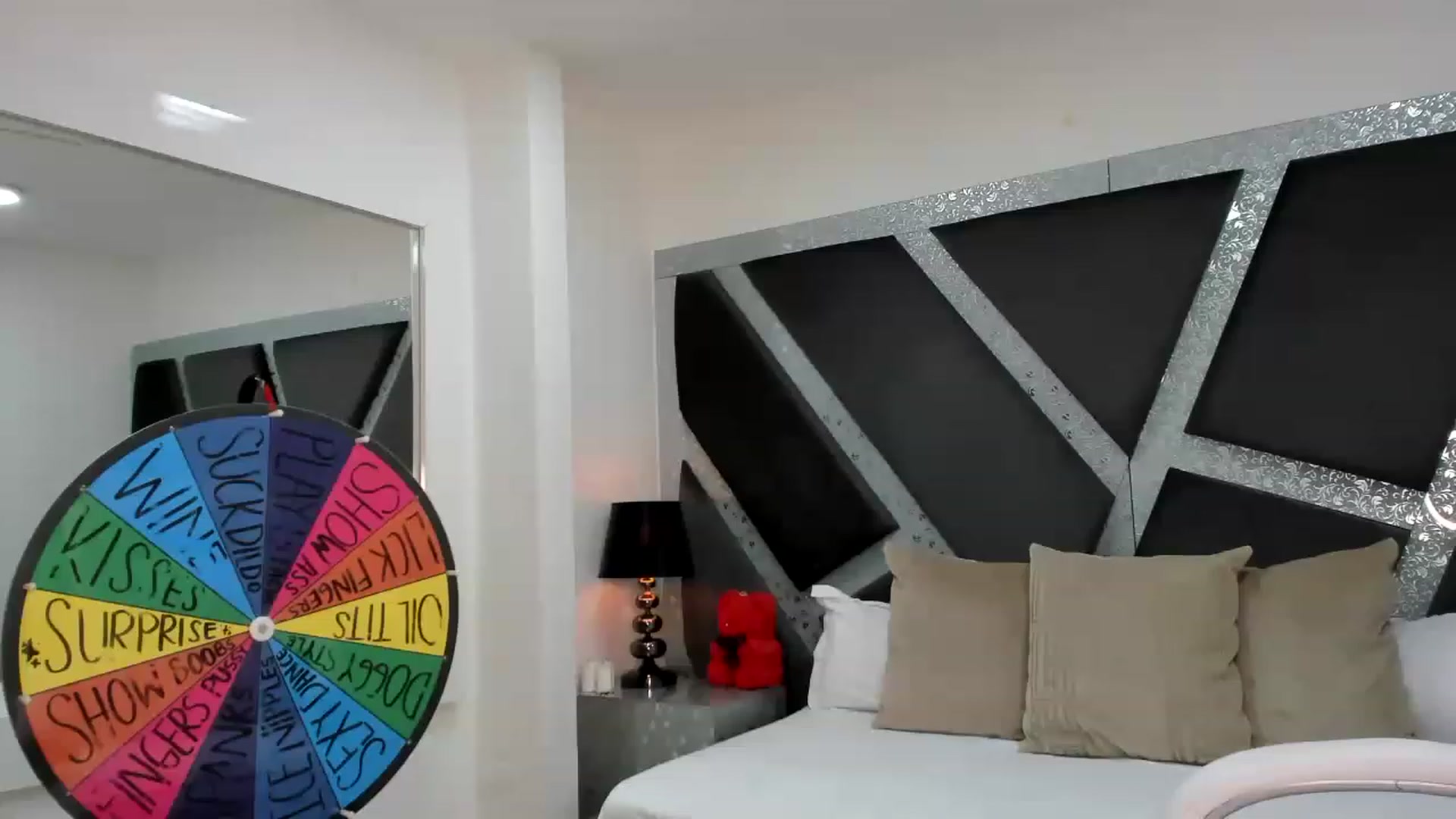 Gallery image thumbnail from BrendaBuiles's myfreecams stream on, 05/06/2023, 24:33 image 15 of 20