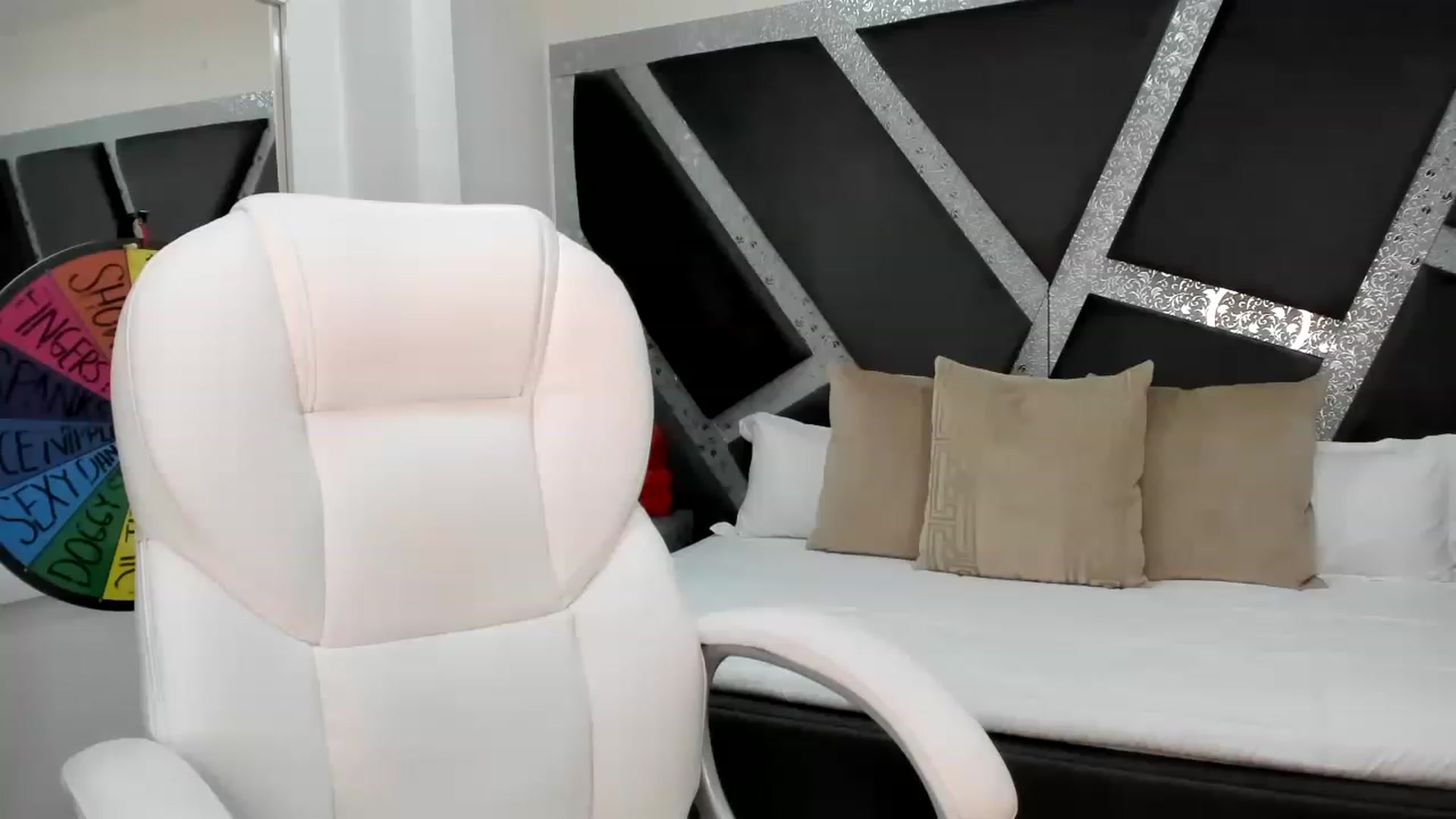 Gallery image thumbnail from BrendaBuiles's myfreecams stream on, 05/25/2023, 24:20 image 5 of 20