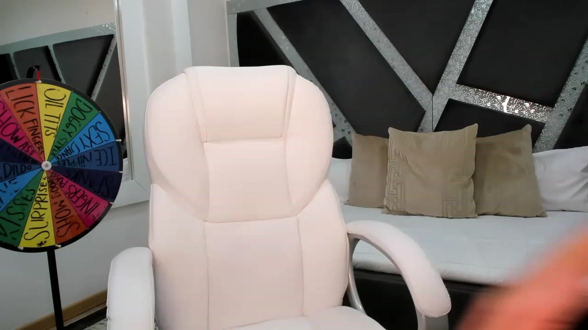 Gallery image thumbnail from BrendaBuiles's myfreecams stream on, 05/30/2023, 23:30 image 4 of 20