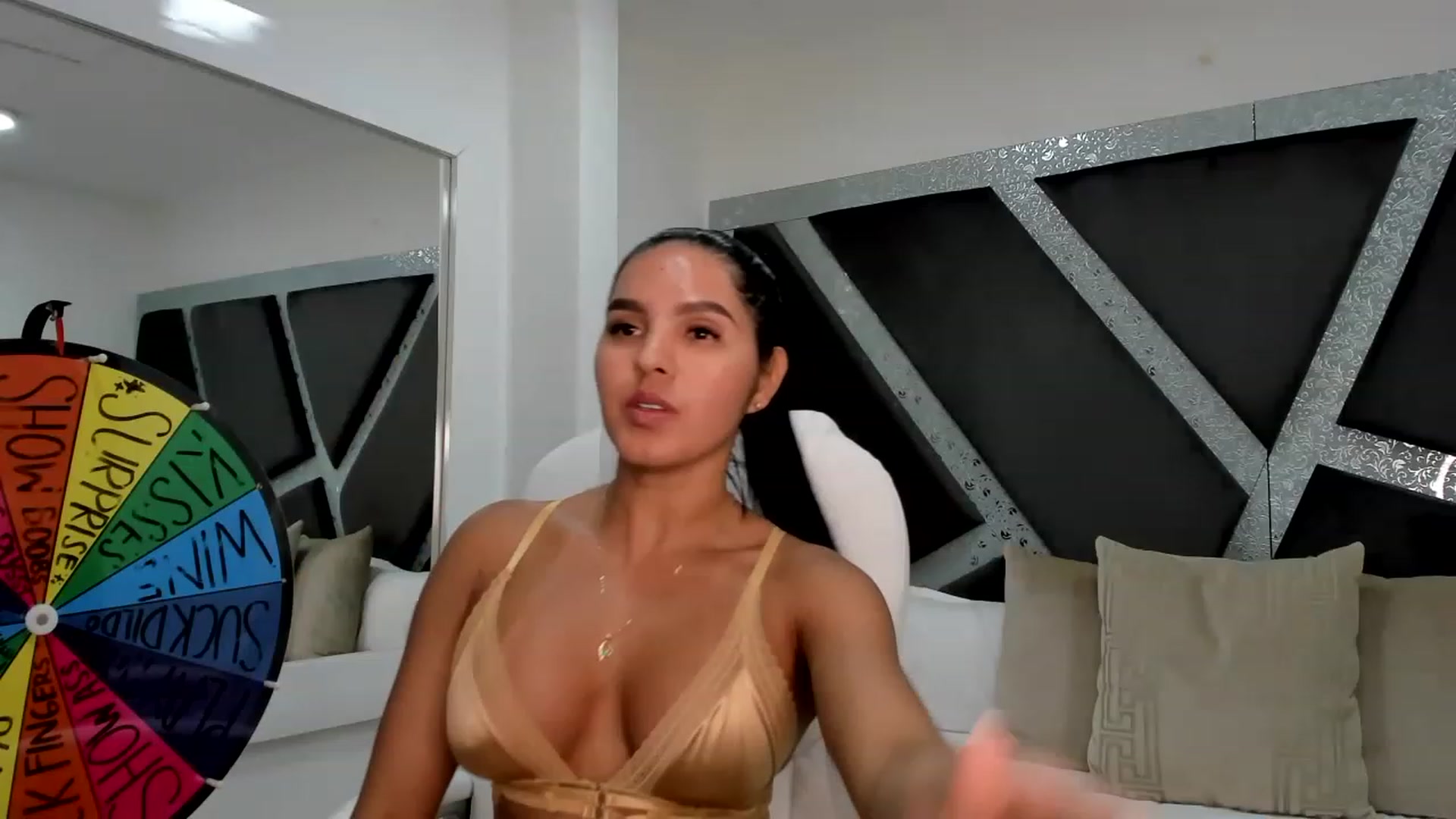 Gallery image thumbnail from BrendaBuiles's myfreecams stream on, 06/28/2023, 21:52 image 1 of 20