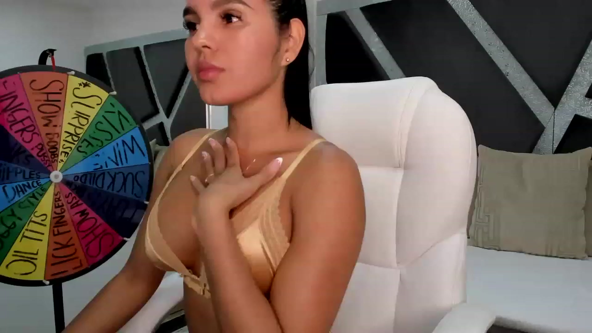 Gallery image thumbnail from BrendaBuiles's myfreecams stream on, 06/28/2023, 21:52 image 7 of 20