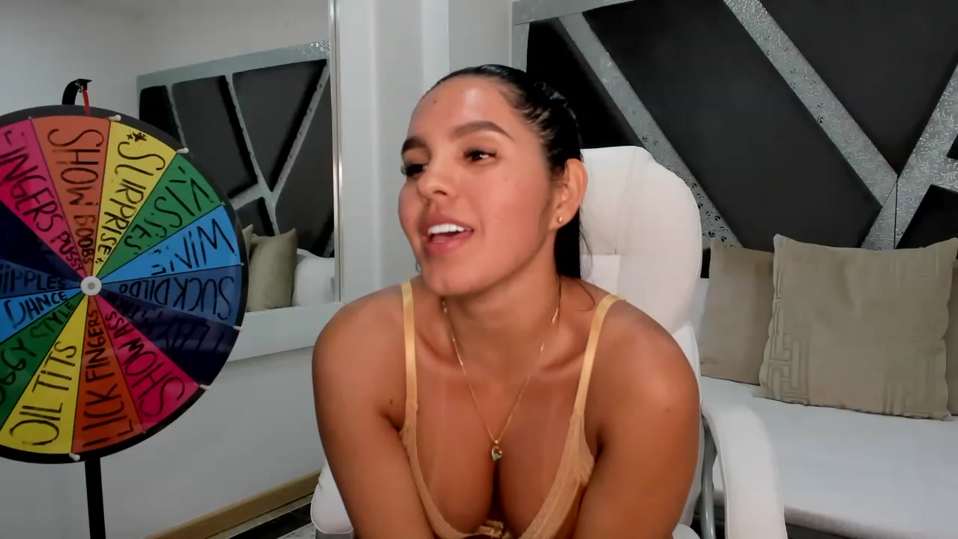 Gallery image thumbnail from BrendaBuiles's myfreecams stream on, 06/28/2023, 21:52 image 16 of 20