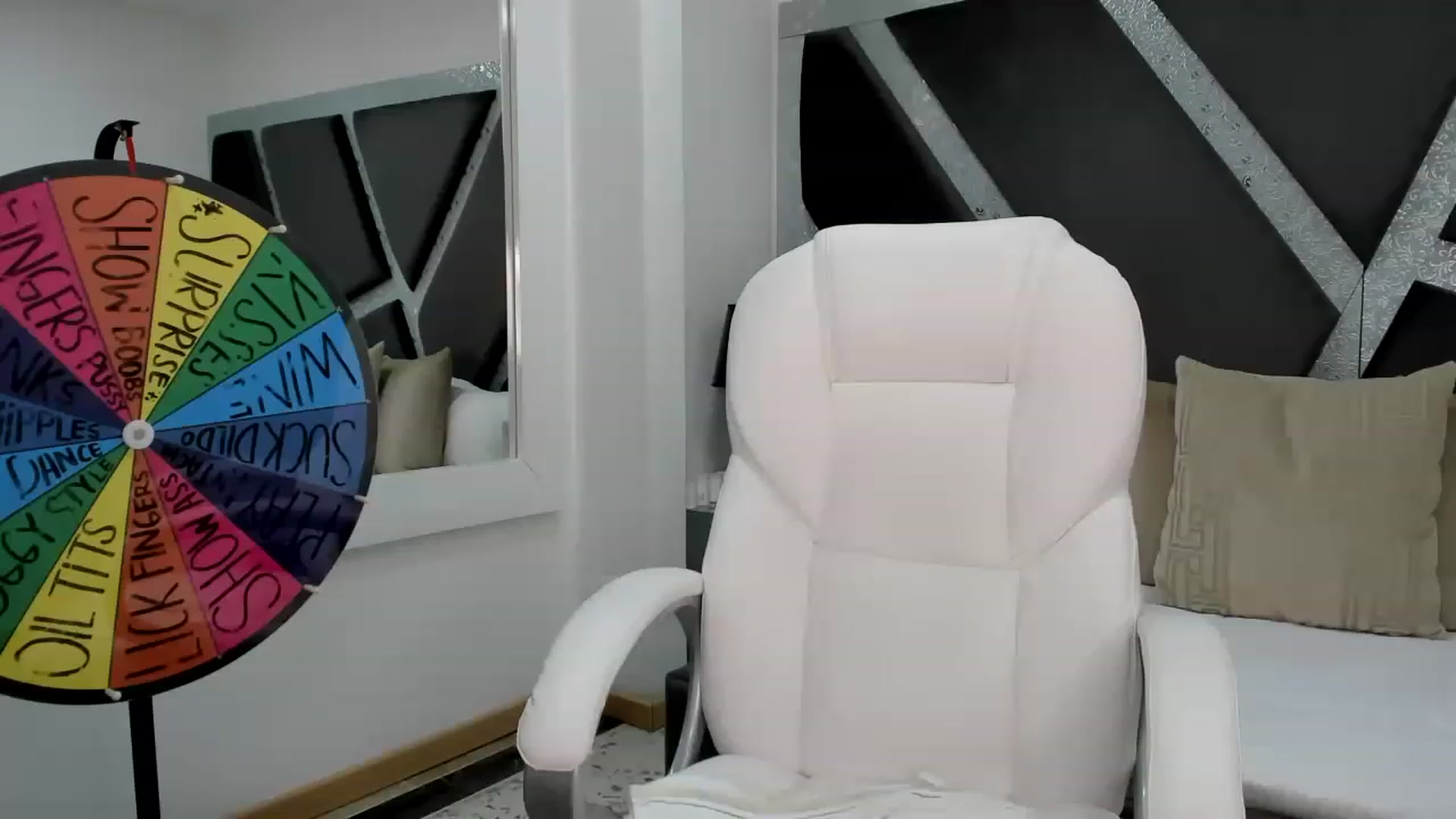Gallery image thumbnail from BrendaBuiles's myfreecams stream on, 06/28/2023, 21:52 image 5 of 20