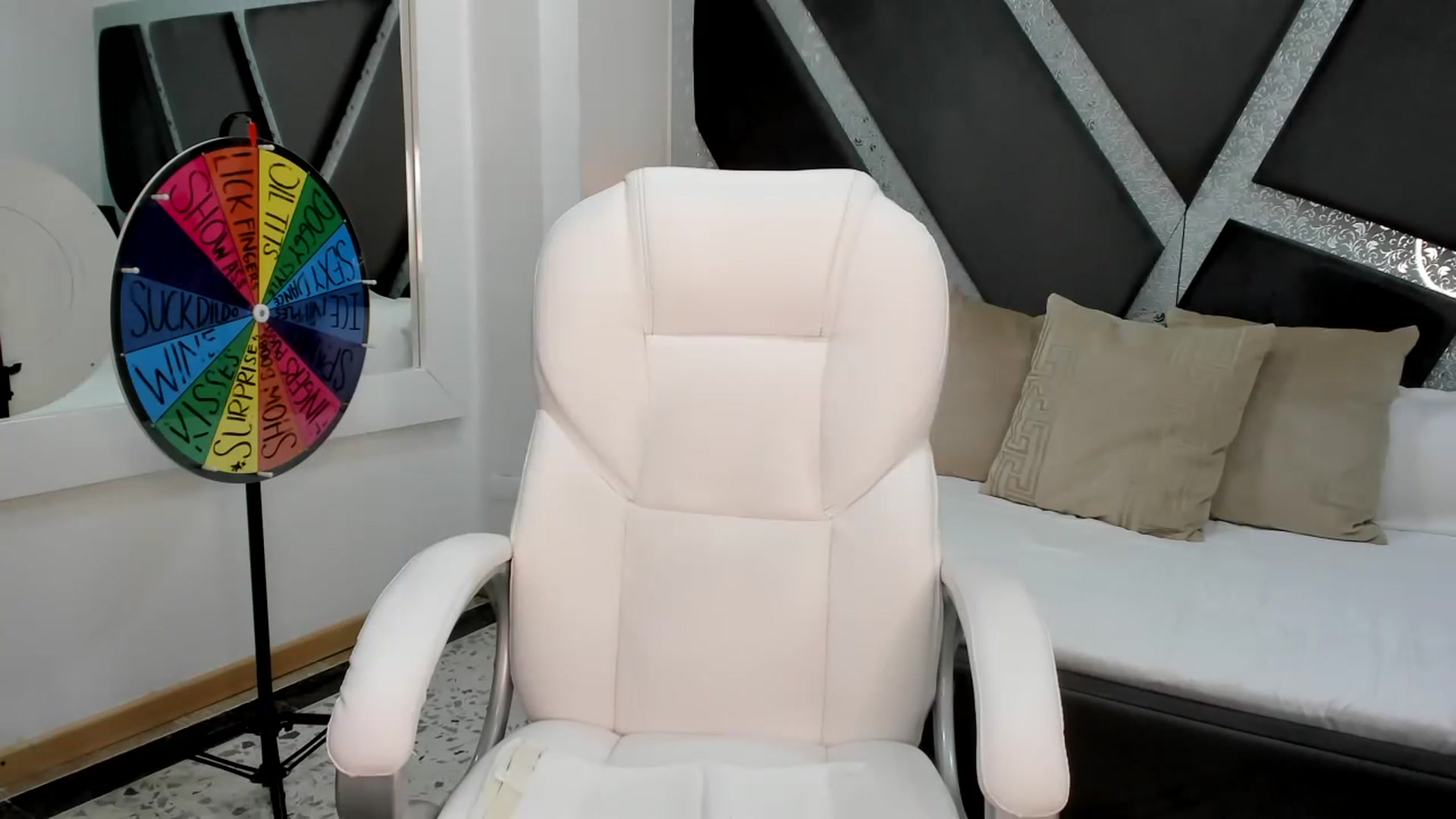 Gallery image thumbnail from BrendaBuiles's myfreecams stream on, 06/29/2023, 23:04 image 4 of 20