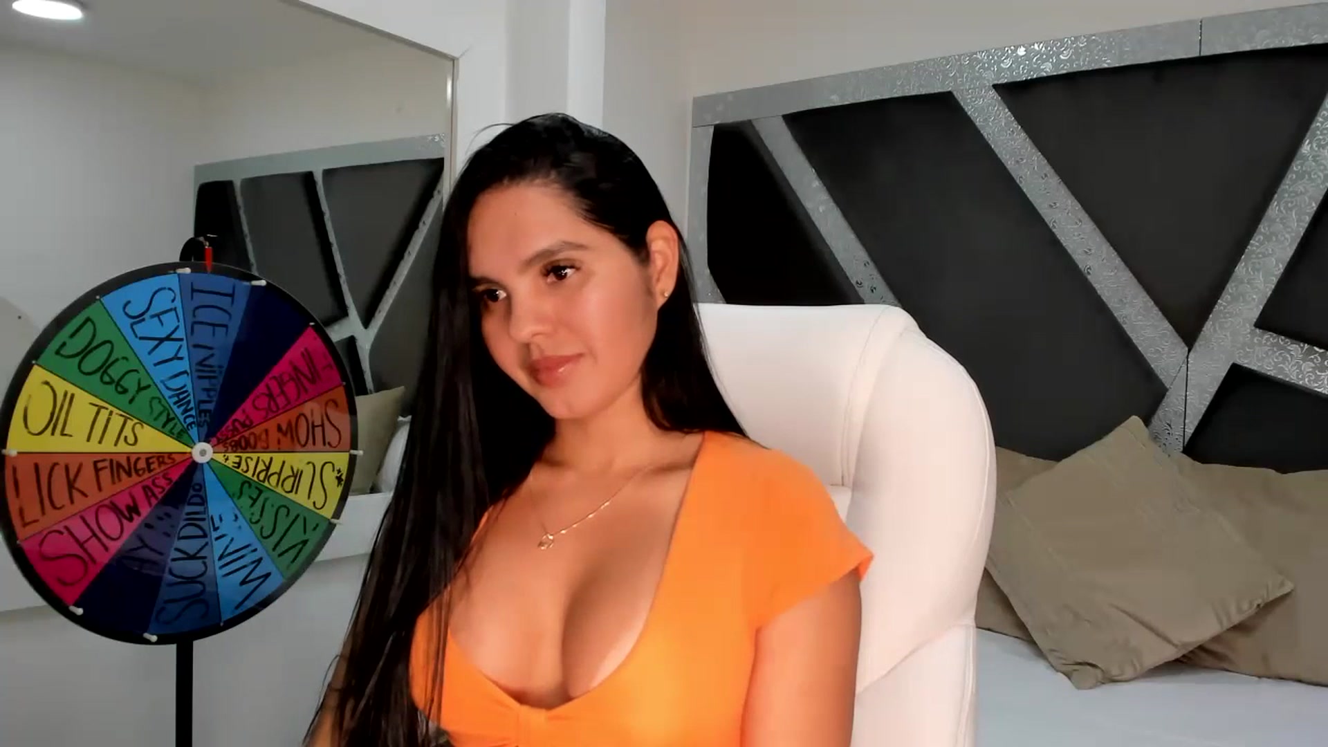 Gallery image thumbnail from BrendaBuiles's myfreecams stream on, 07/13/2023, 19:09 image 2 of 20