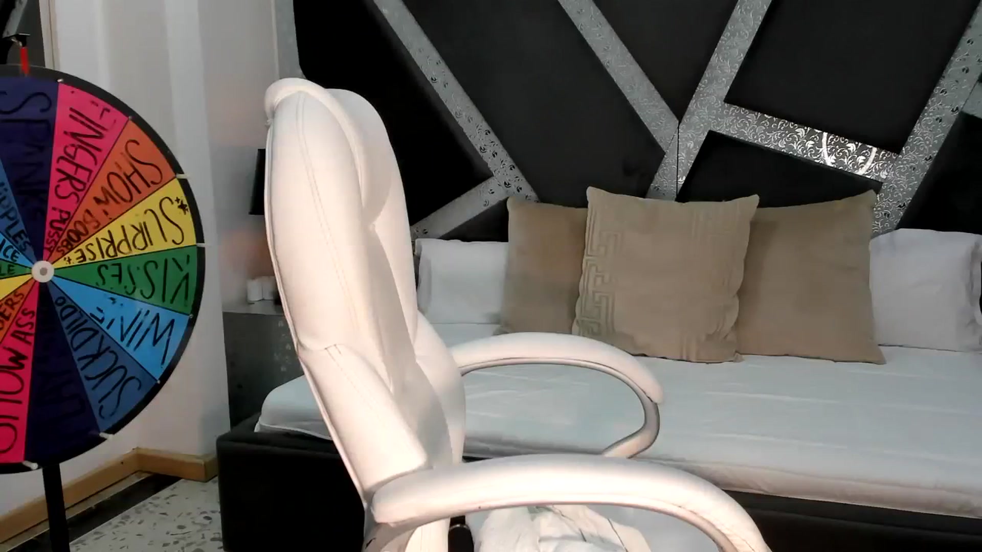 Gallery image thumbnail from BrendaBuiles's myfreecams stream on, 08/05/2023, 24:34 image 14 of 20