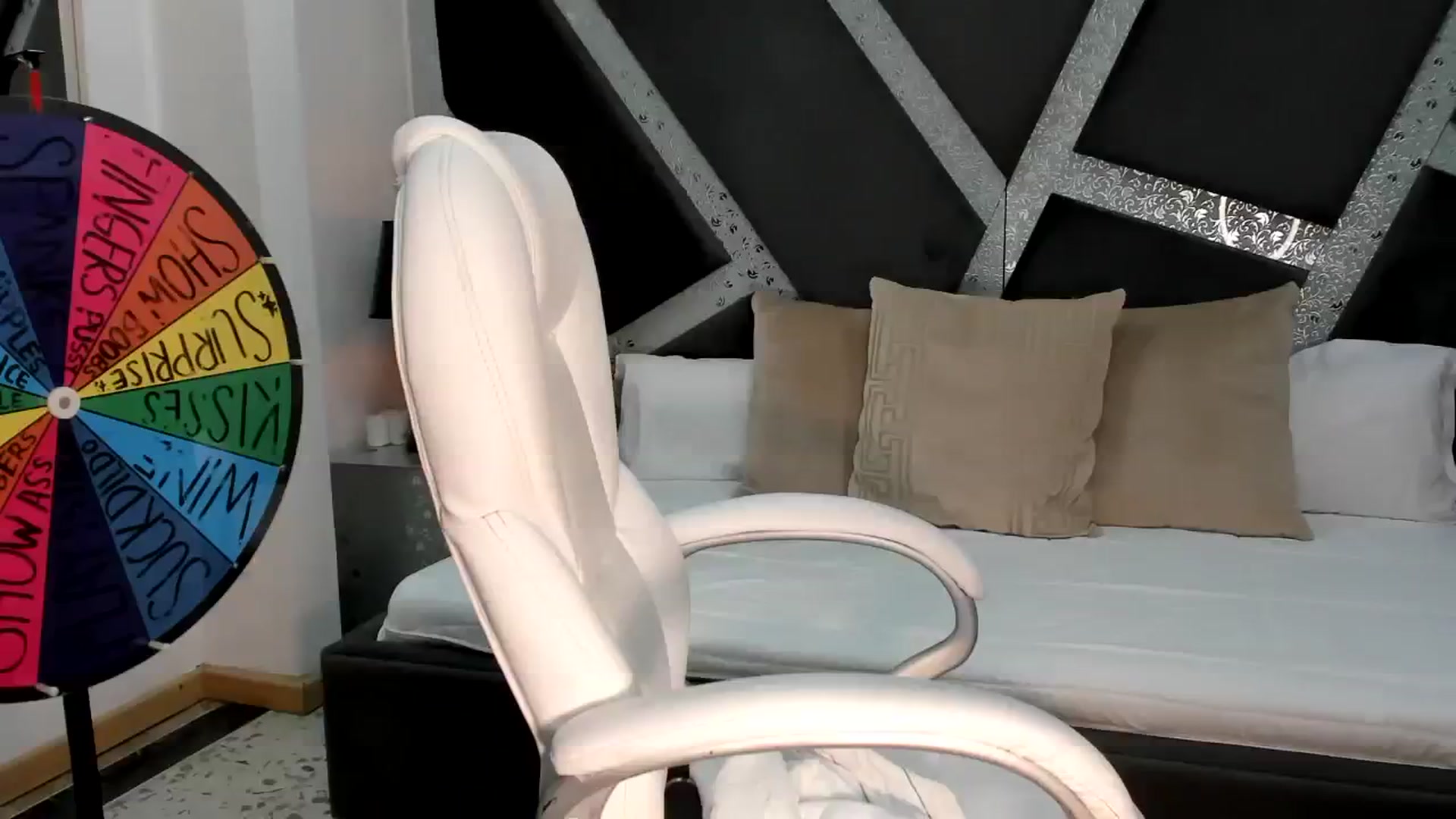 Gallery image thumbnail from BrendaBuiles's myfreecams stream on, 08/05/2023, 24:34 image 16 of 20