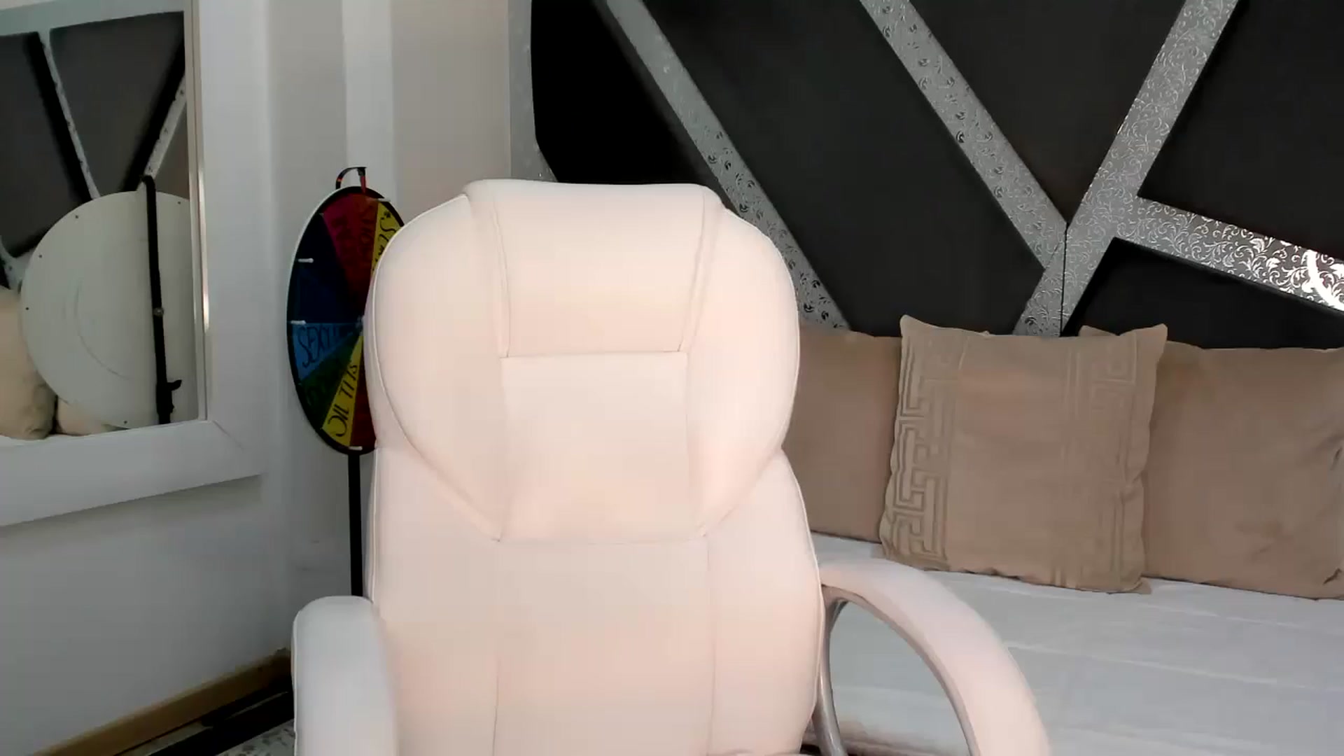 Gallery image thumbnail from BrendaBuiles's myfreecams stream on, 08/13/2023, 24:09 image 5 of 20