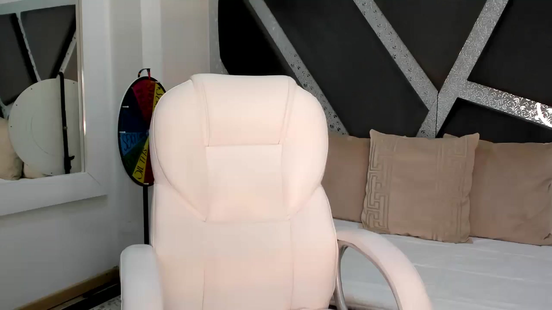 Gallery image thumbnail from BrendaBuiles's myfreecams stream on, 08/13/2023, 24:09 image 6 of 20