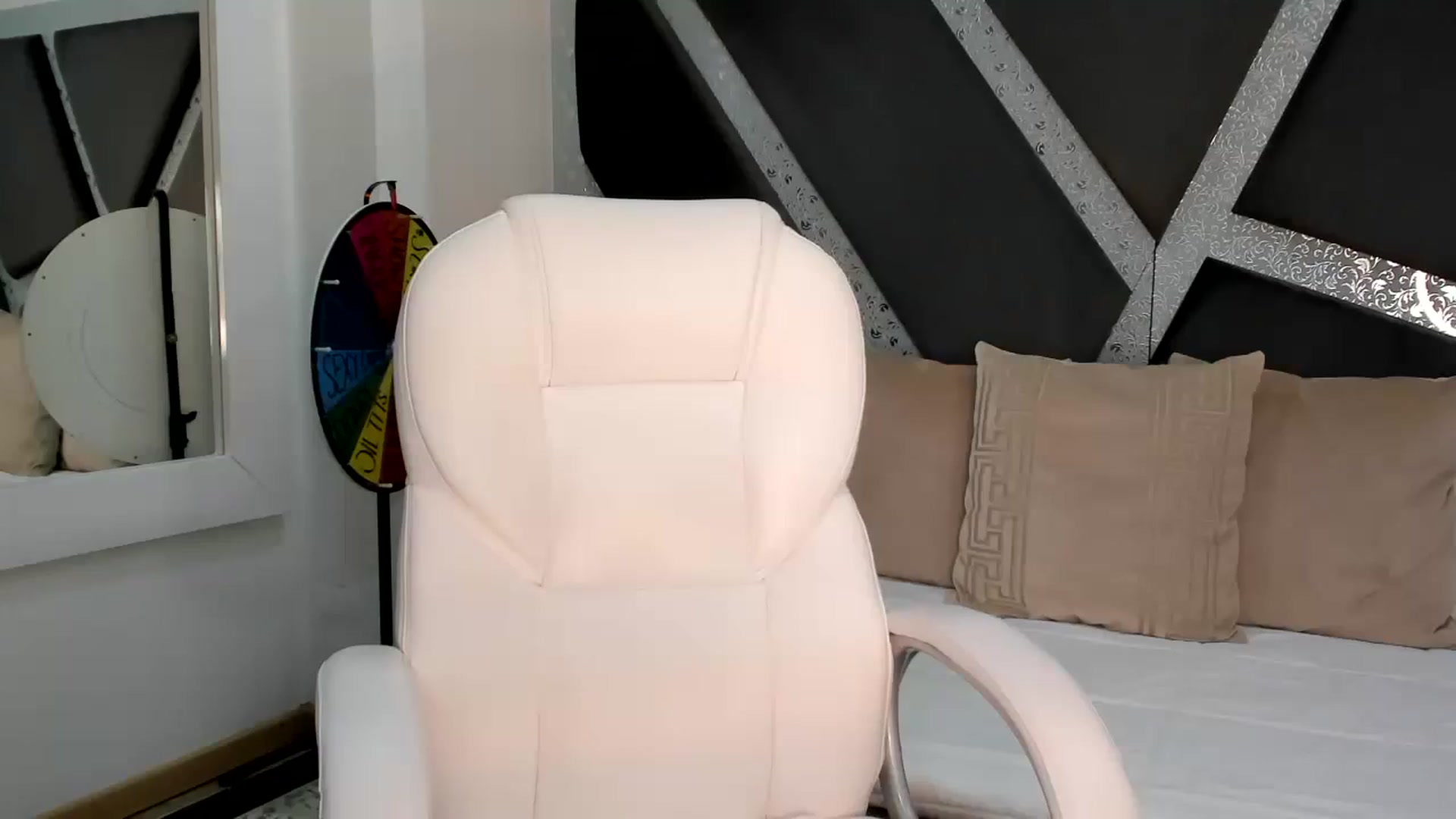 Gallery image thumbnail from BrendaBuiles's myfreecams stream on, 08/13/2023, 24:09 image 7 of 20