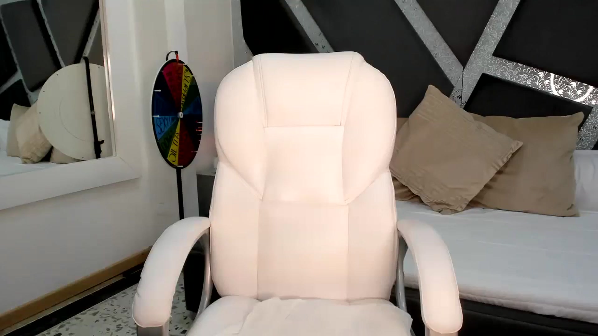 Gallery image thumbnail from BrendaBuiles's myfreecams stream on, 08/15/2023, 24:01 image 18 of 20
