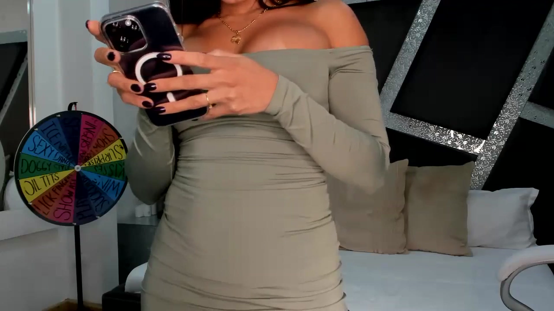 Gallery image thumbnail from BrendaBuiles's myfreecams stream on, 08/21/2023, 19:14 image 8 of 20