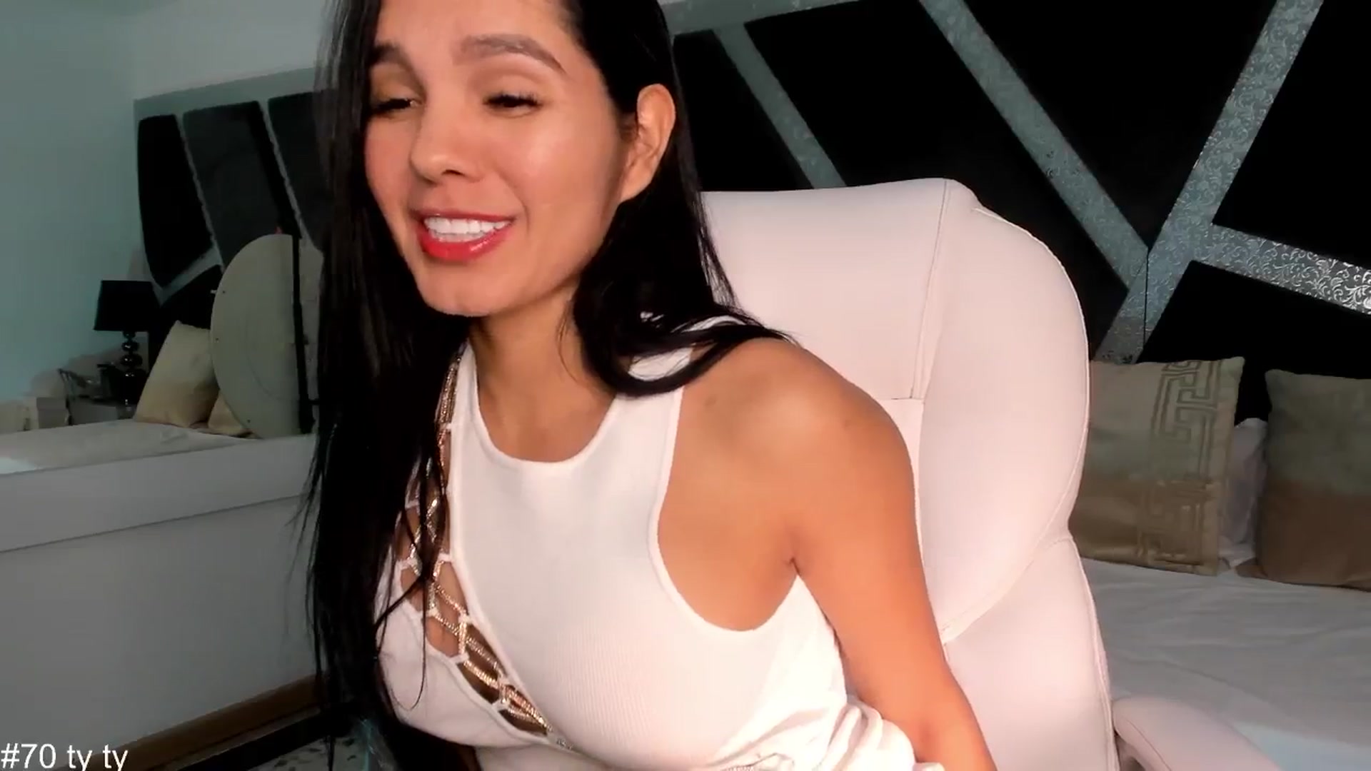 Gallery image thumbnail from BrendaBuiles's myfreecams stream on, 06/07/2024, 24:55 image 18 of 20