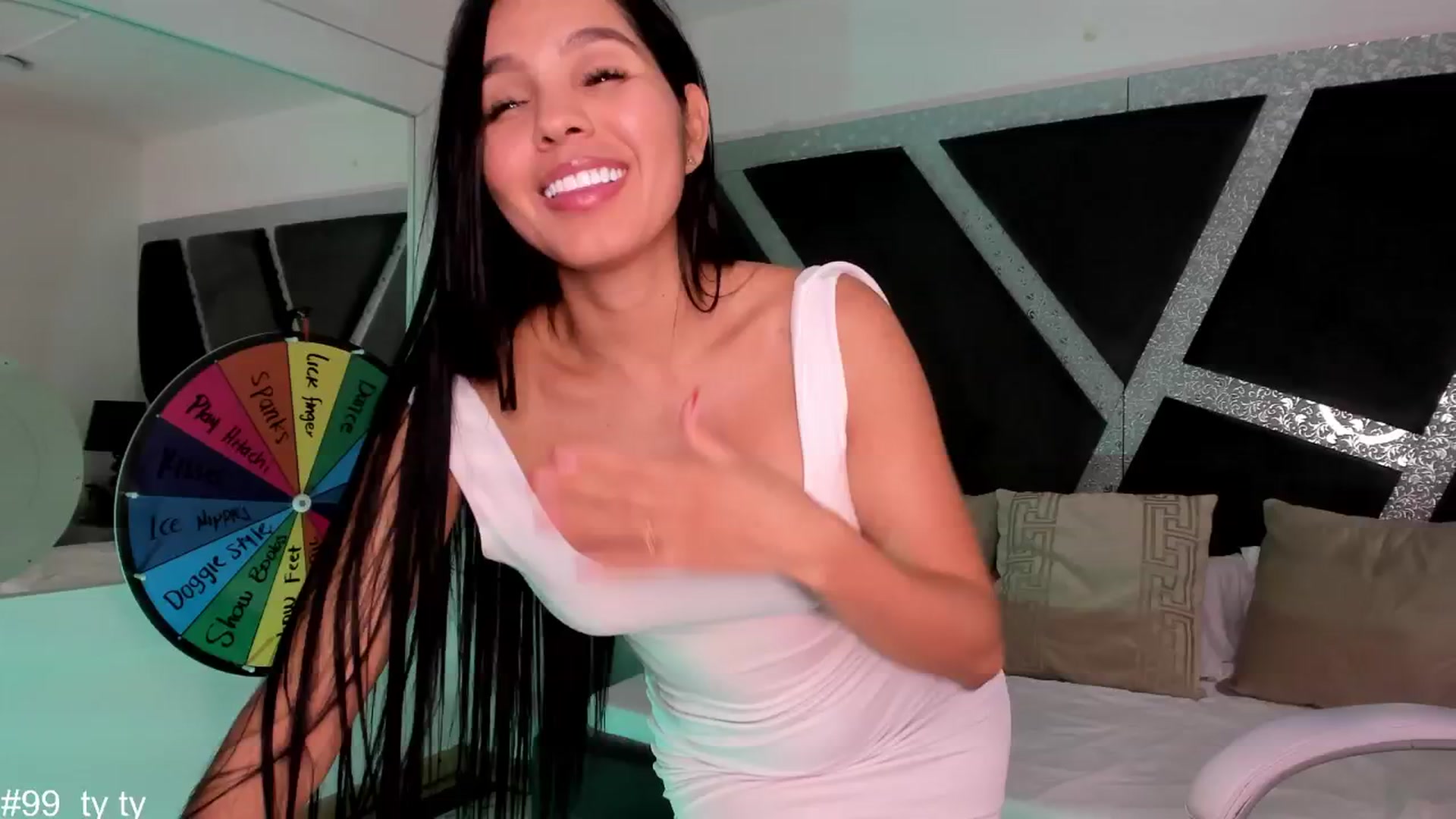 Gallery image thumbnail from BrendaBuiles's myfreecams stream on, 06/12/2024, 01:53 image 17 of 20