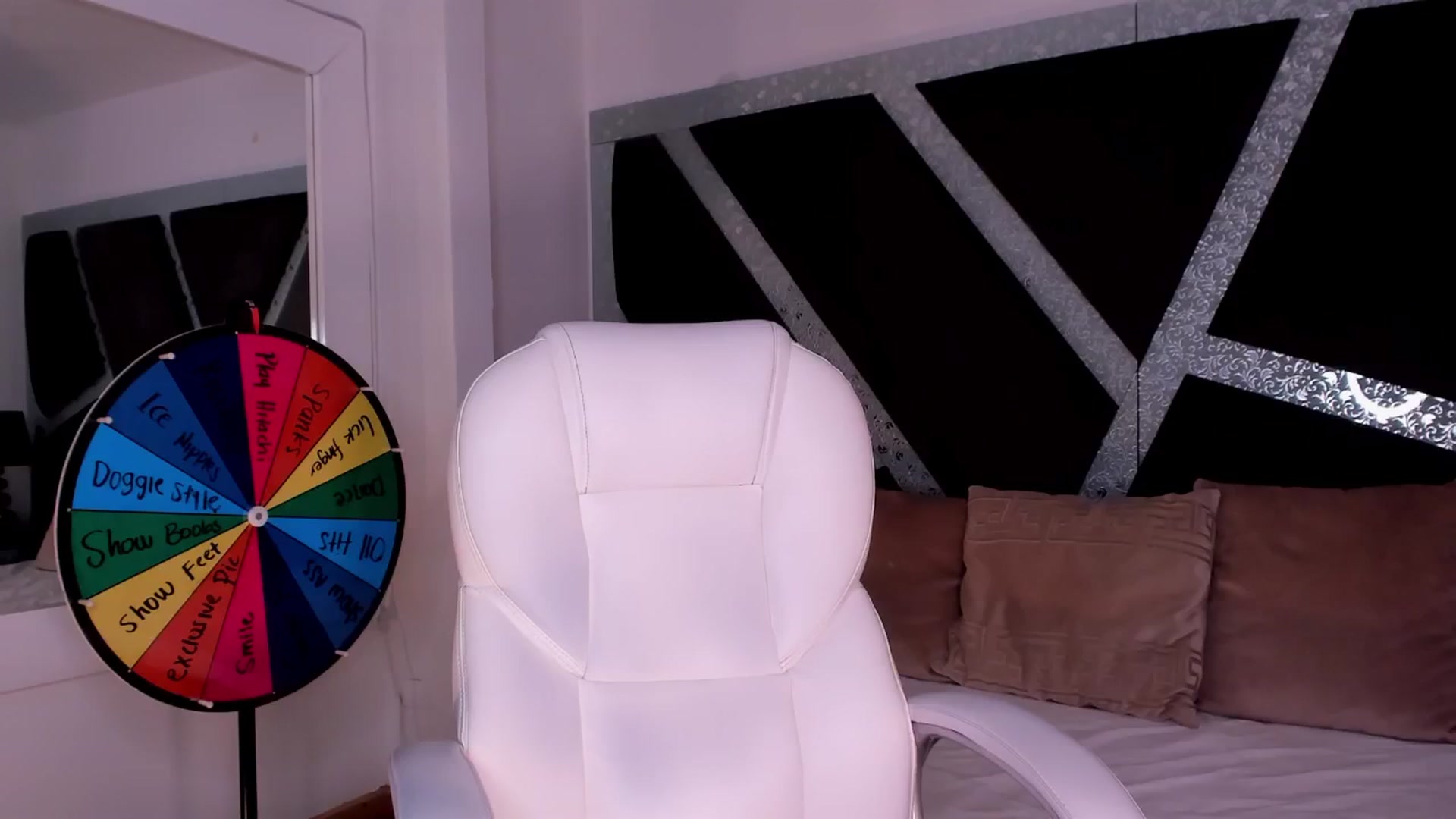 Gallery image thumbnail from BrendaBuiles's myfreecams stream on, 08/08/2024, 24:38 image 16 of 20