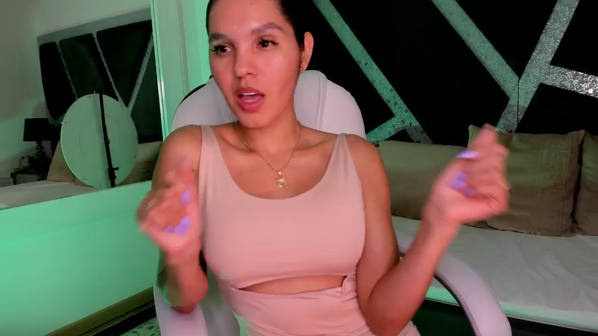 Gallery image thumbnail from BrendaBuiles's myfreecams stream on, 08/24/2024, 21:27 image 5 of 20